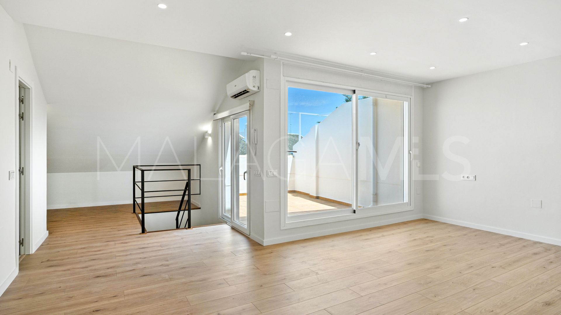 For sale San Pedro de Alcantara 4 bedrooms duplex penthouse