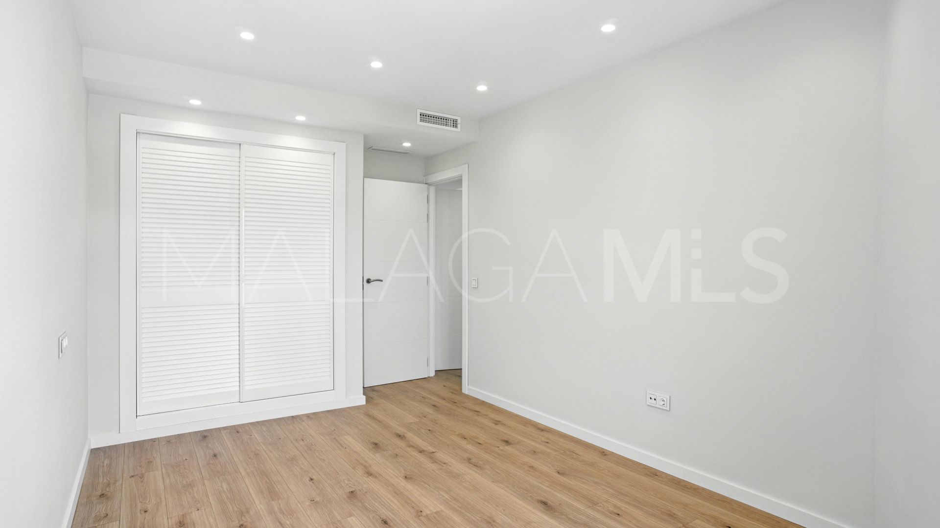 For sale San Pedro de Alcantara 4 bedrooms duplex penthouse