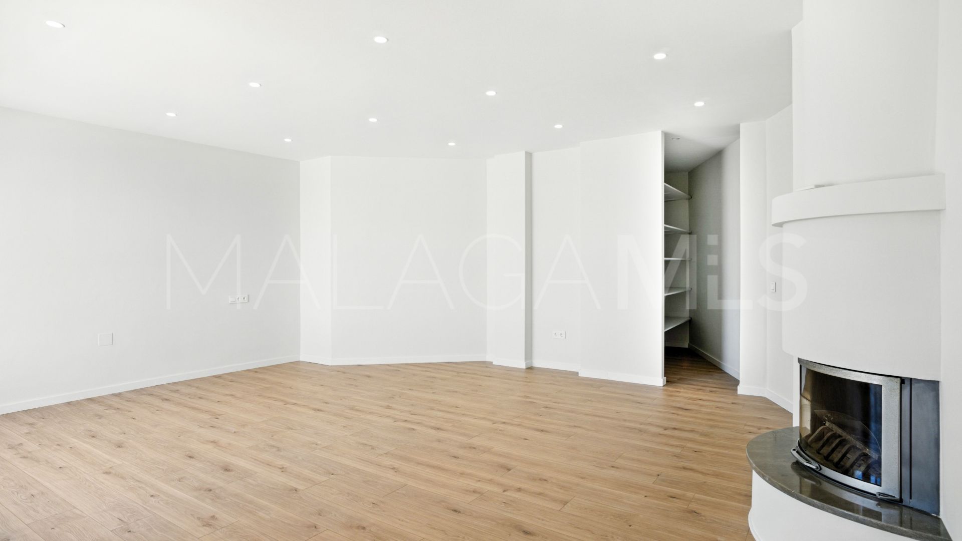 For sale San Pedro de Alcantara 4 bedrooms duplex penthouse