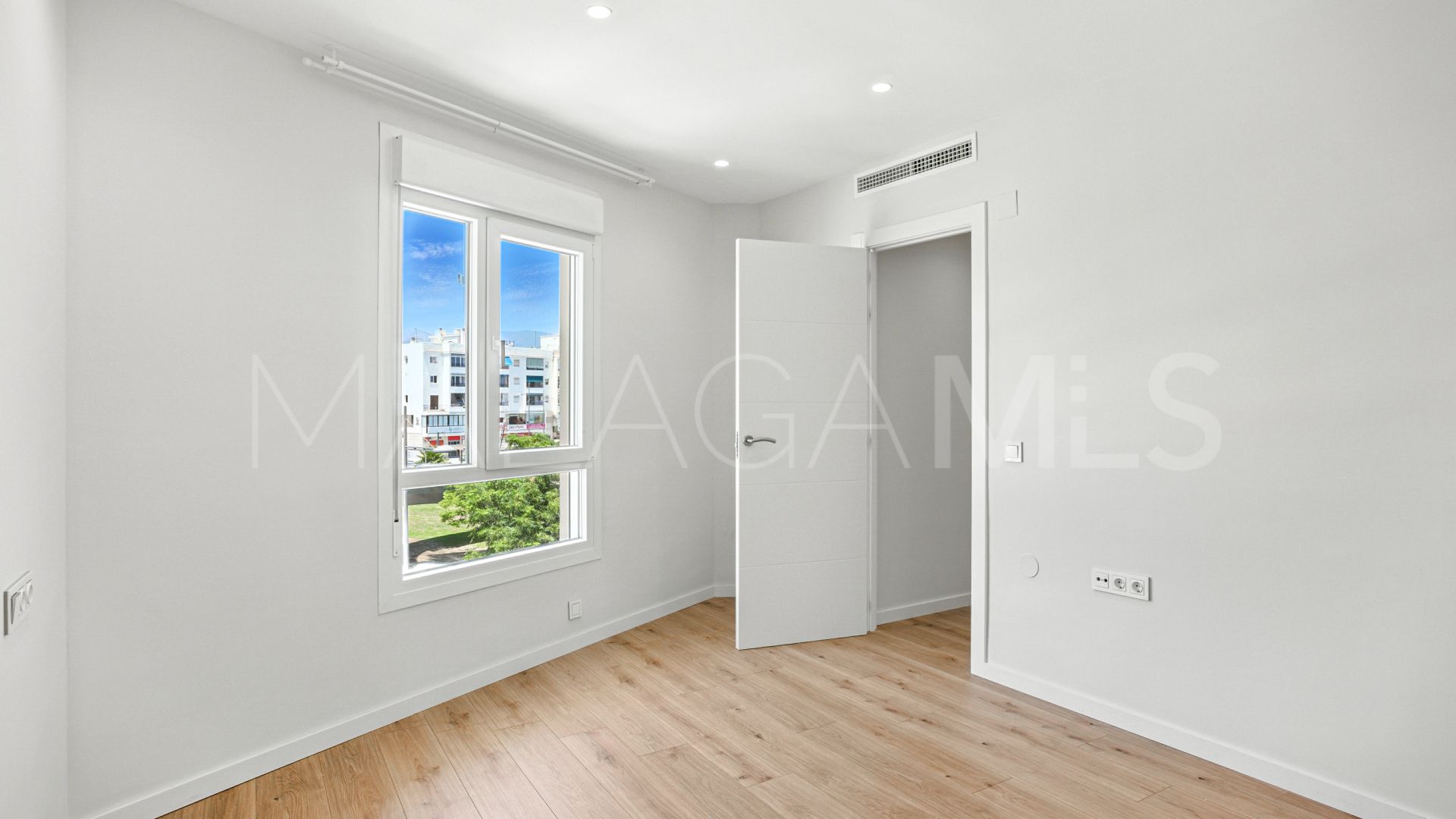 For sale San Pedro de Alcantara 4 bedrooms duplex penthouse
