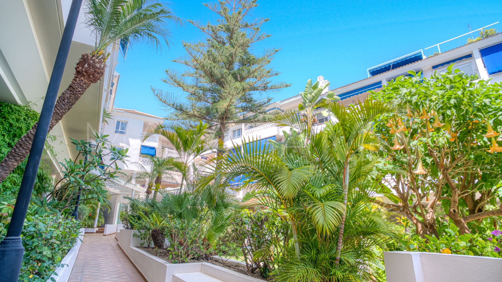 For sale San Pedro de Alcantara 4 bedrooms duplex penthouse