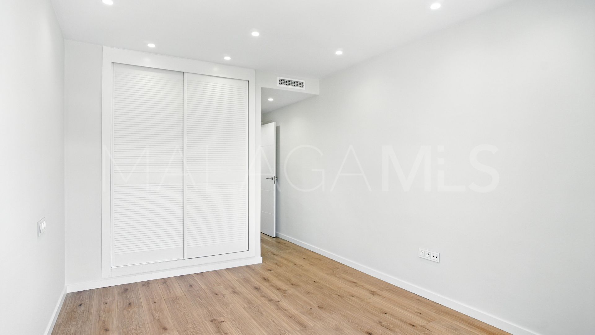 For sale San Pedro de Alcantara 4 bedrooms duplex penthouse