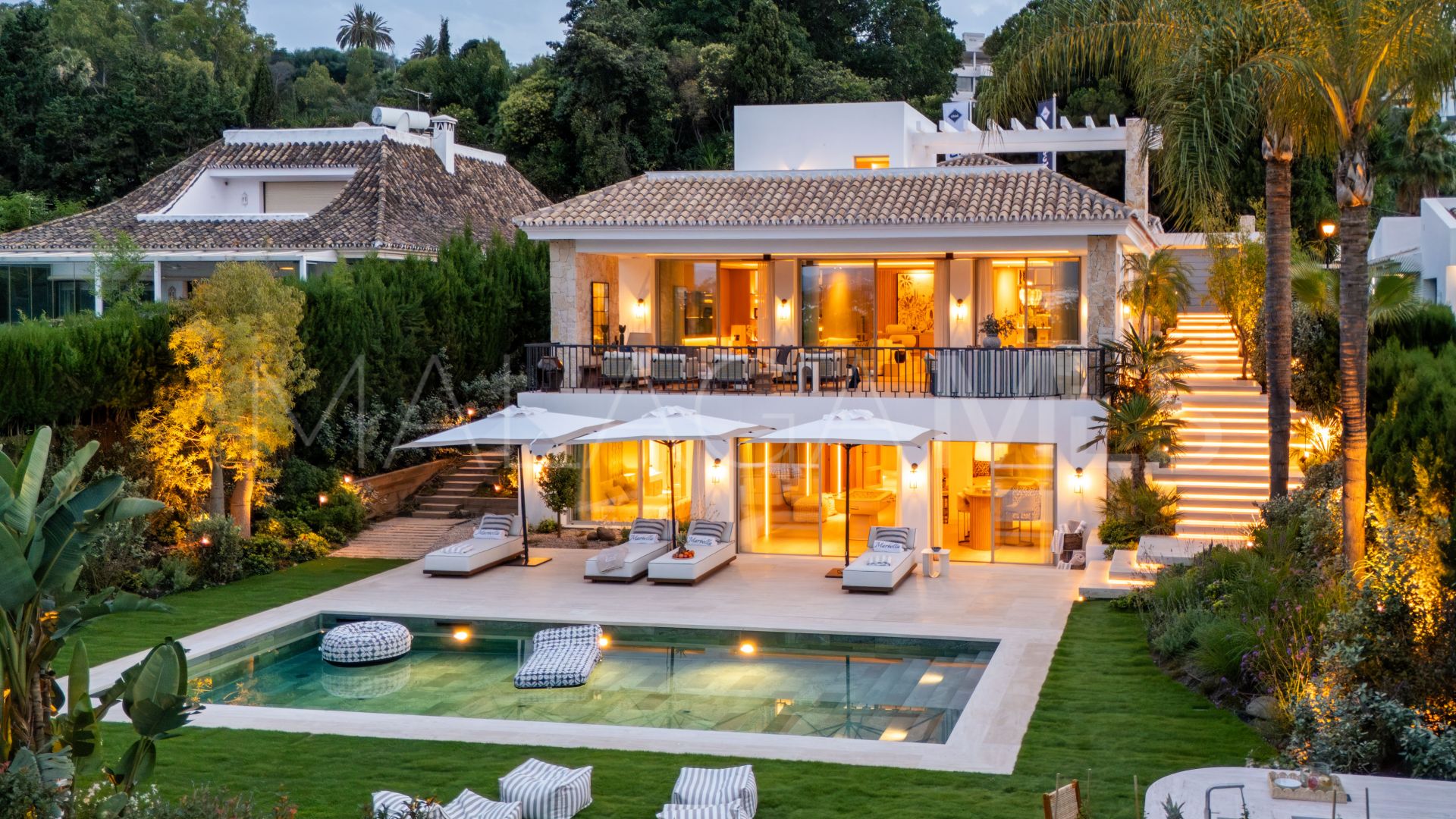 Villa for sale in Nueva Andalucia