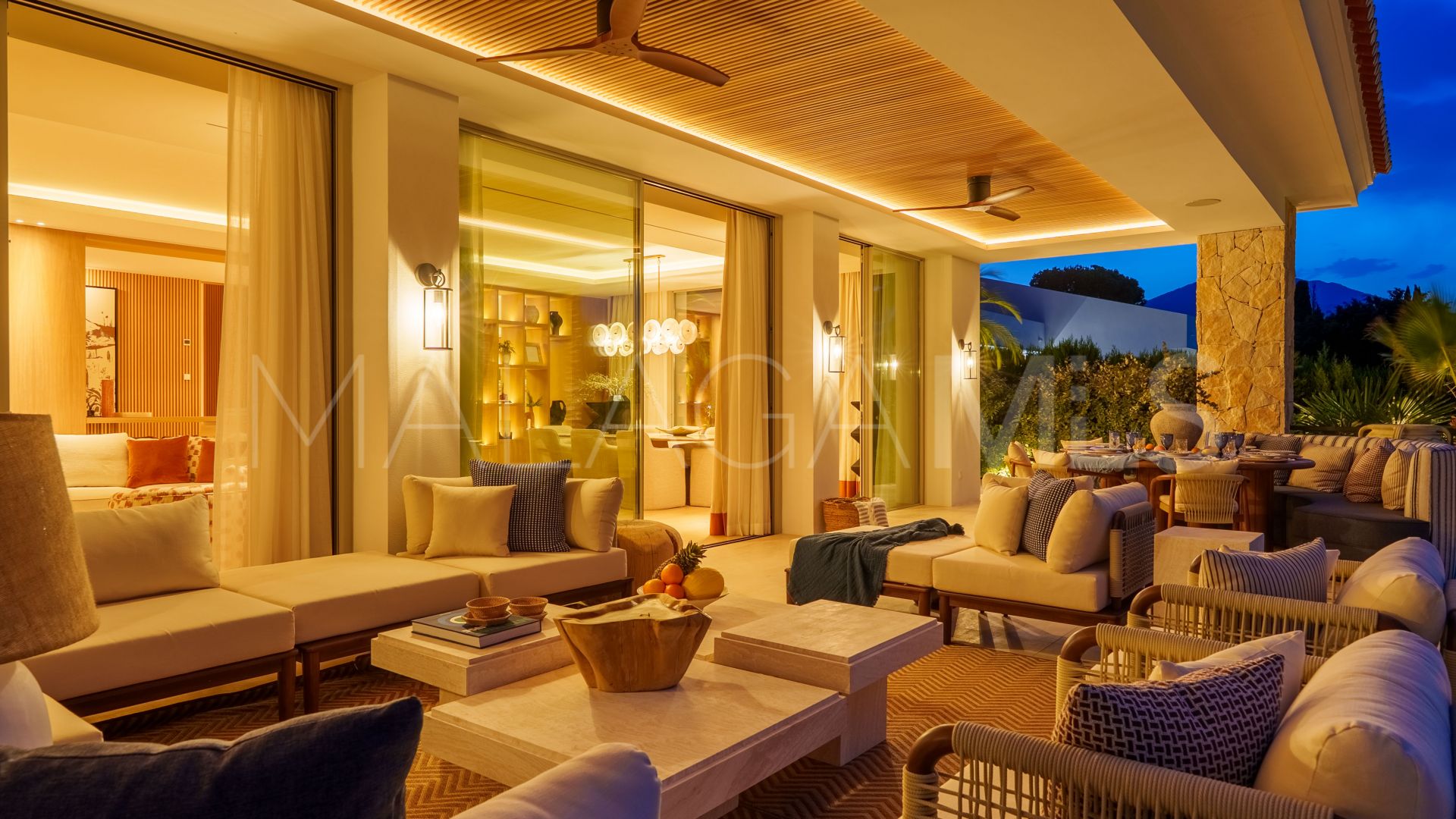 Villa for sale in Nueva Andalucia