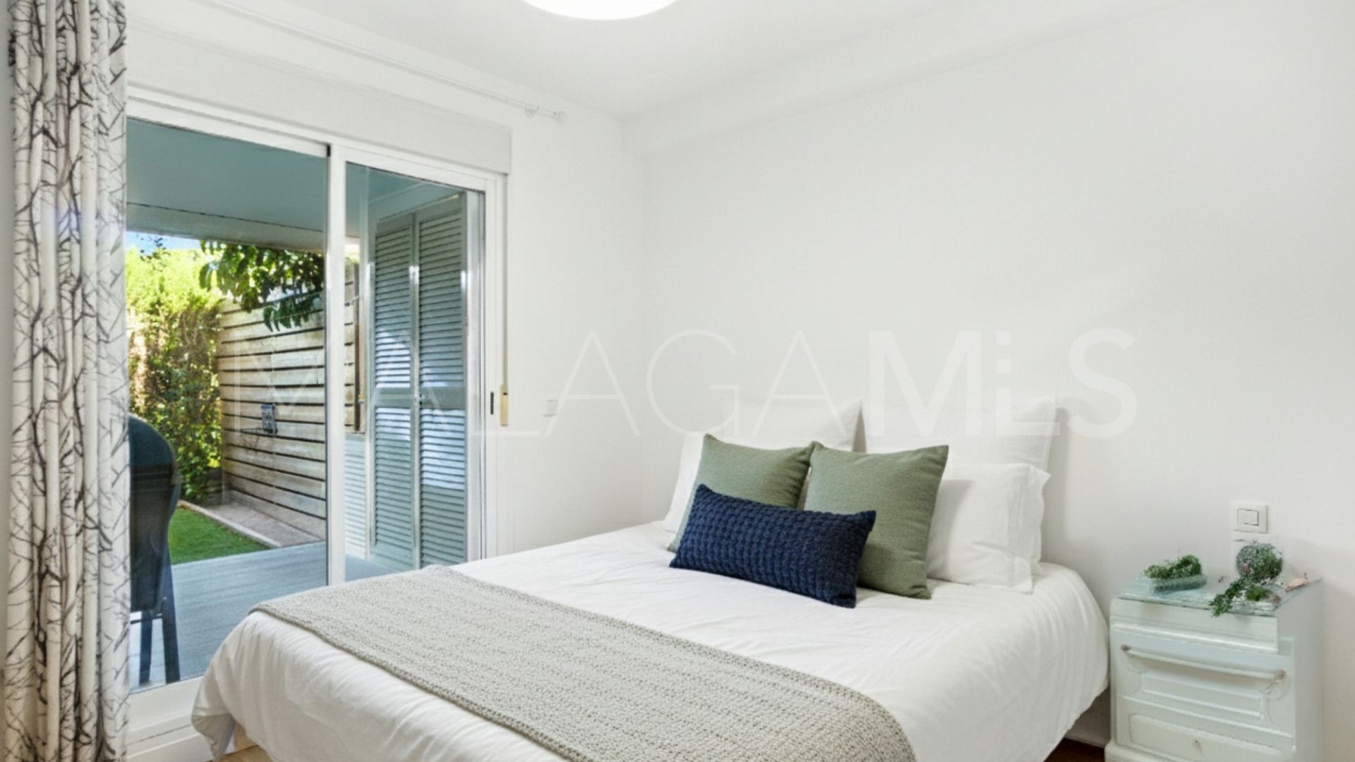 Apartamento planta baja a la venta in Marbella Este with 2 bedrooms