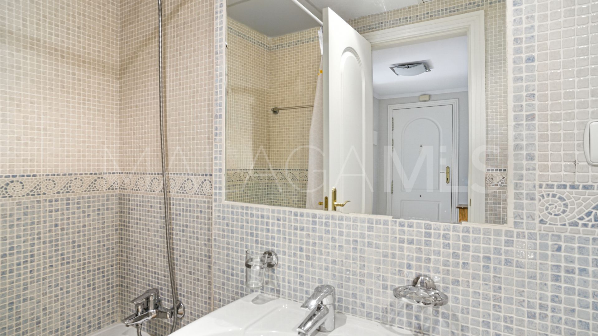 For sale ground floor apartment in Elviria with 2 bedrooms