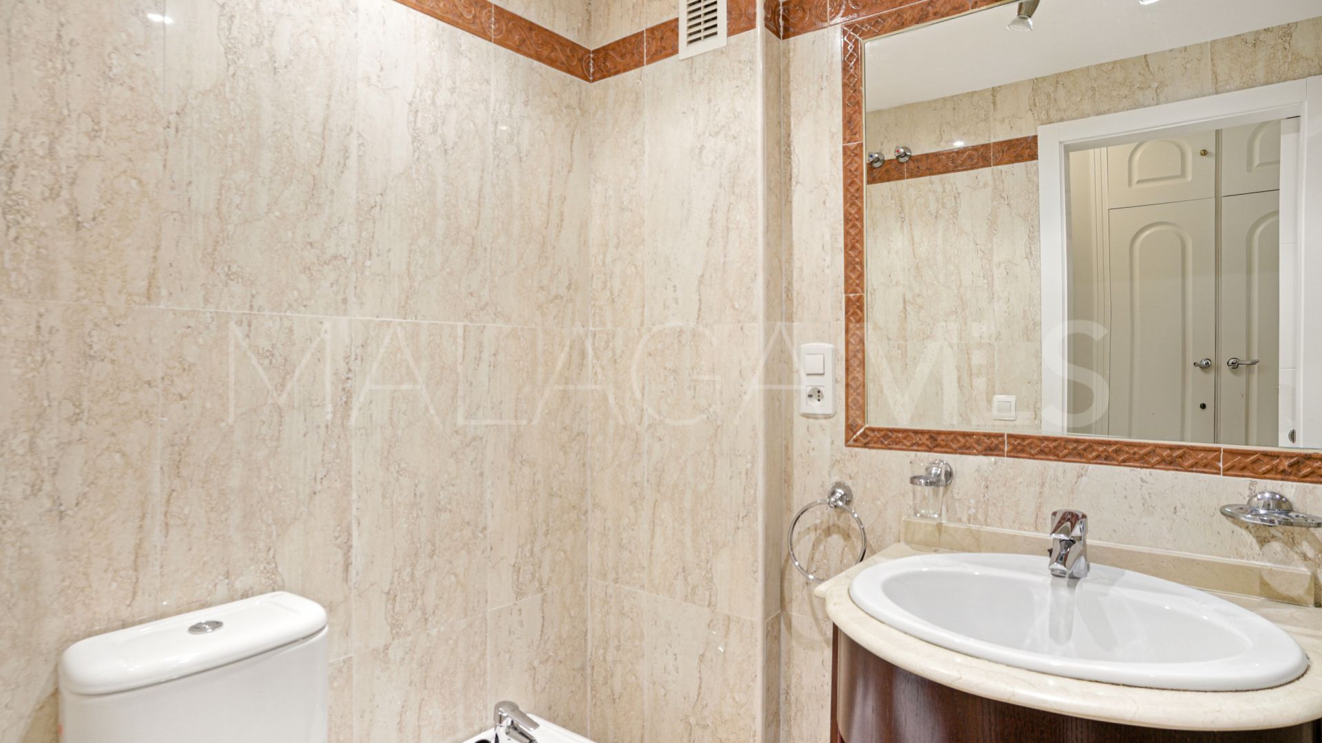 For sale ground floor apartment in Elviria with 2 bedrooms