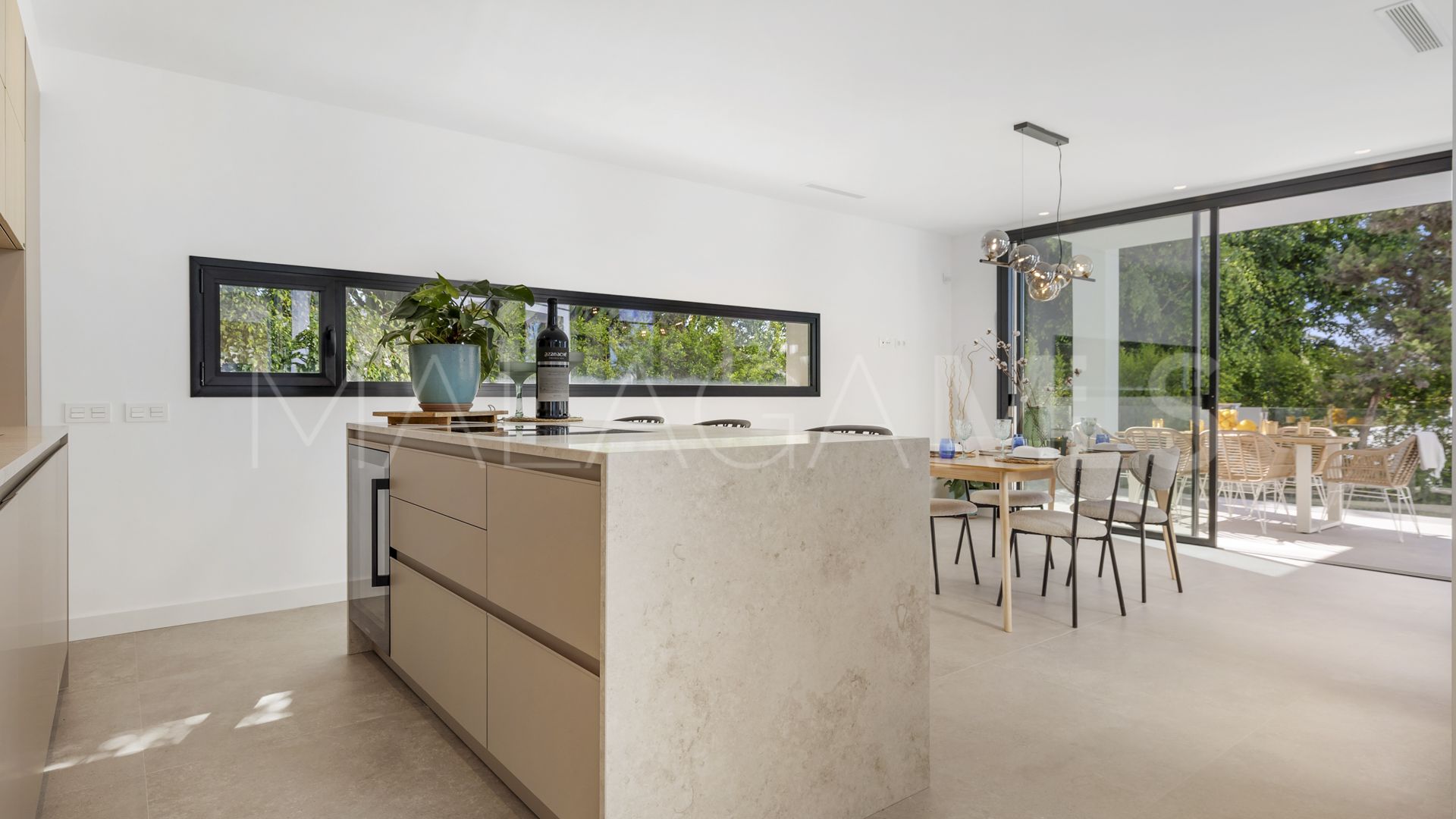 5 bedrooms villa for sale in Marbesa