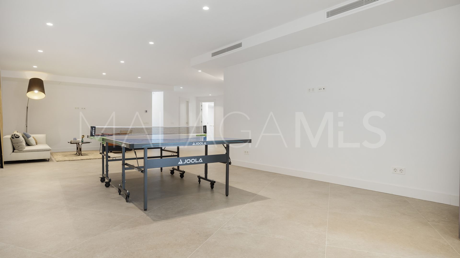 5 bedrooms villa for sale in Marbesa