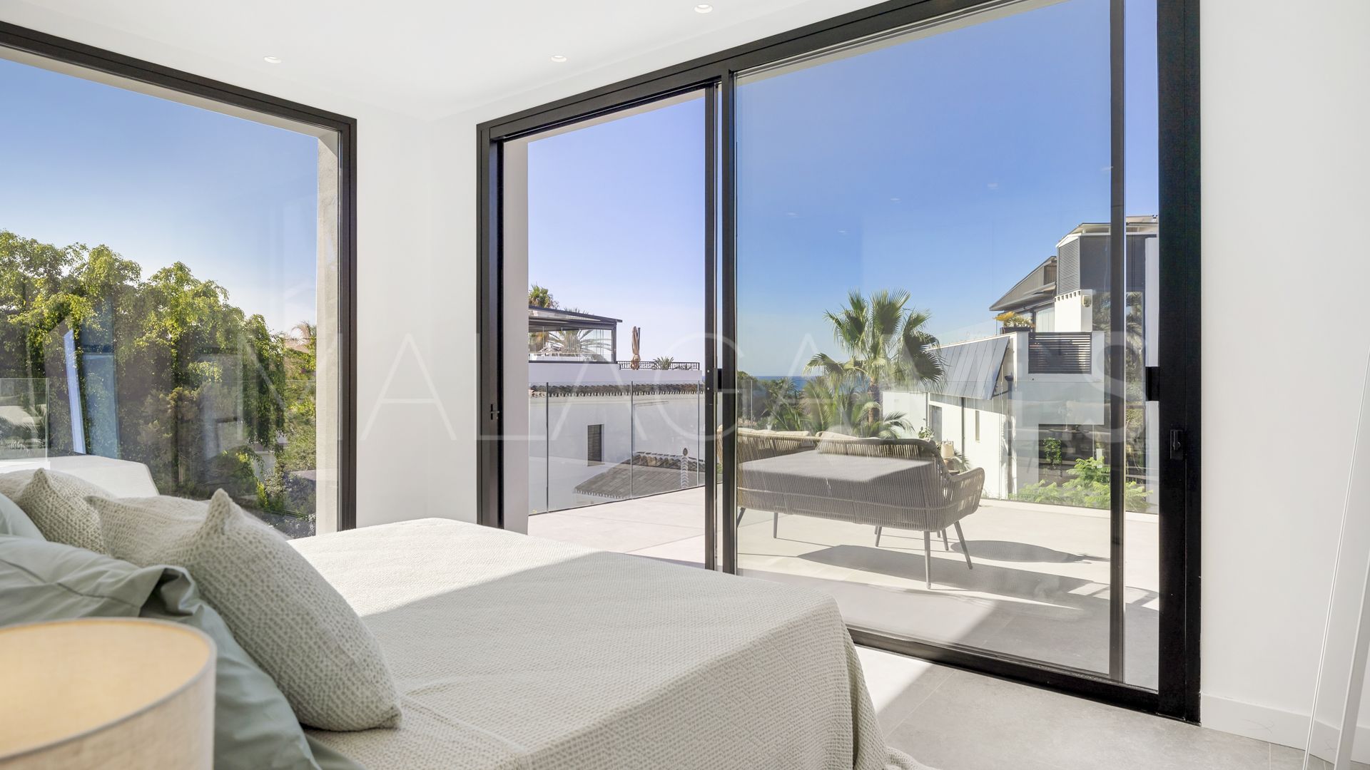 5 bedrooms villa for sale in Marbesa