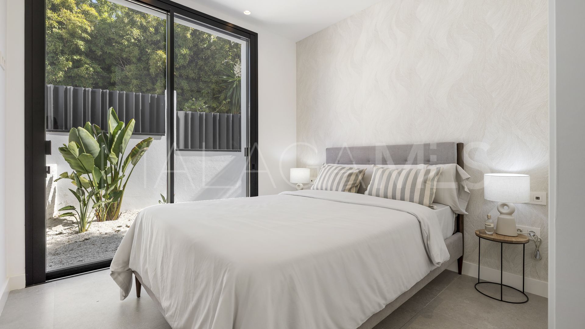 5 bedrooms villa for sale in Marbesa