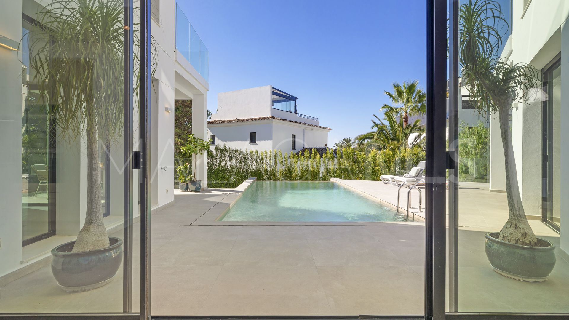 5 bedrooms villa for sale in Marbesa