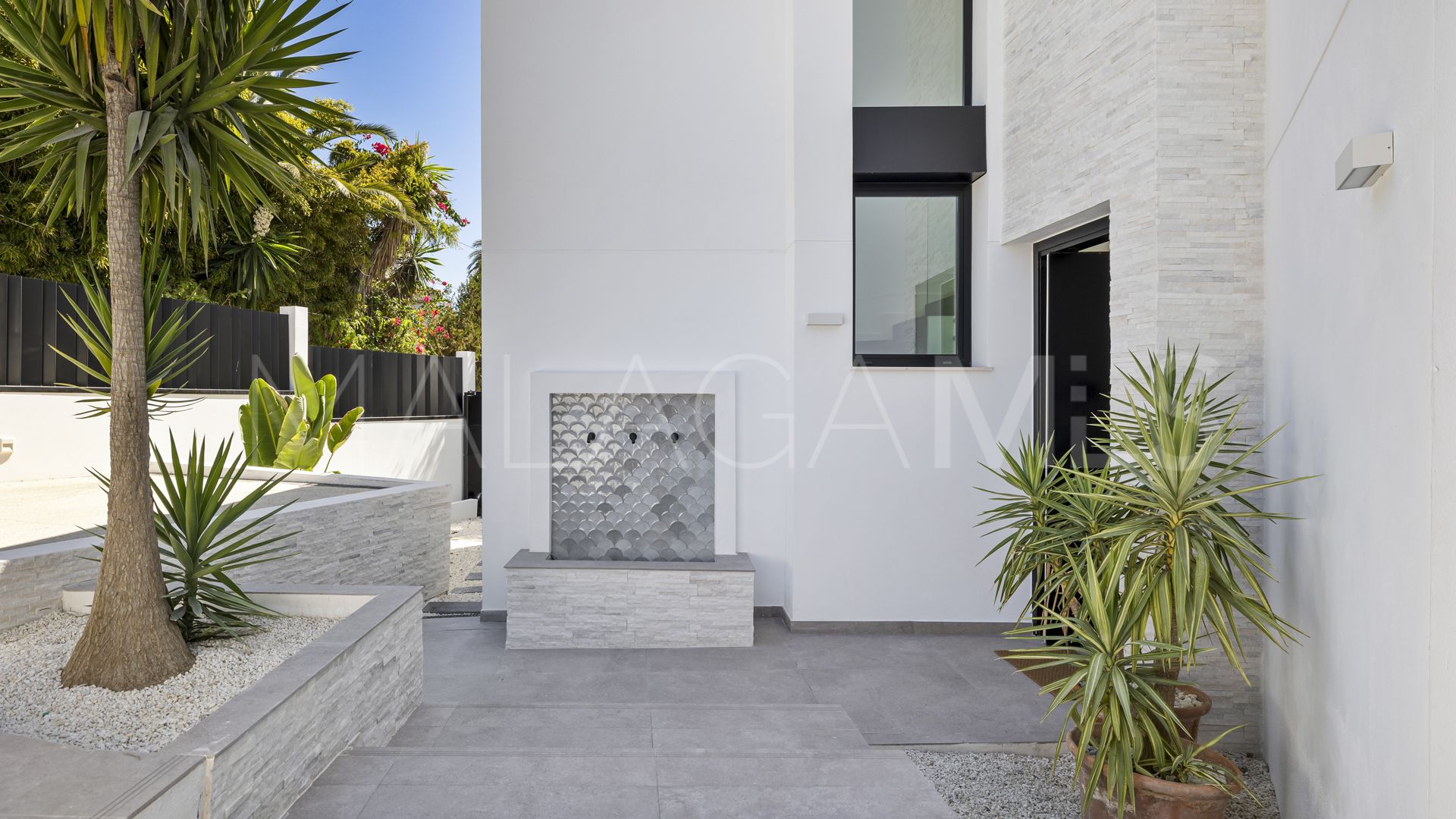 5 bedrooms villa for sale in Marbesa