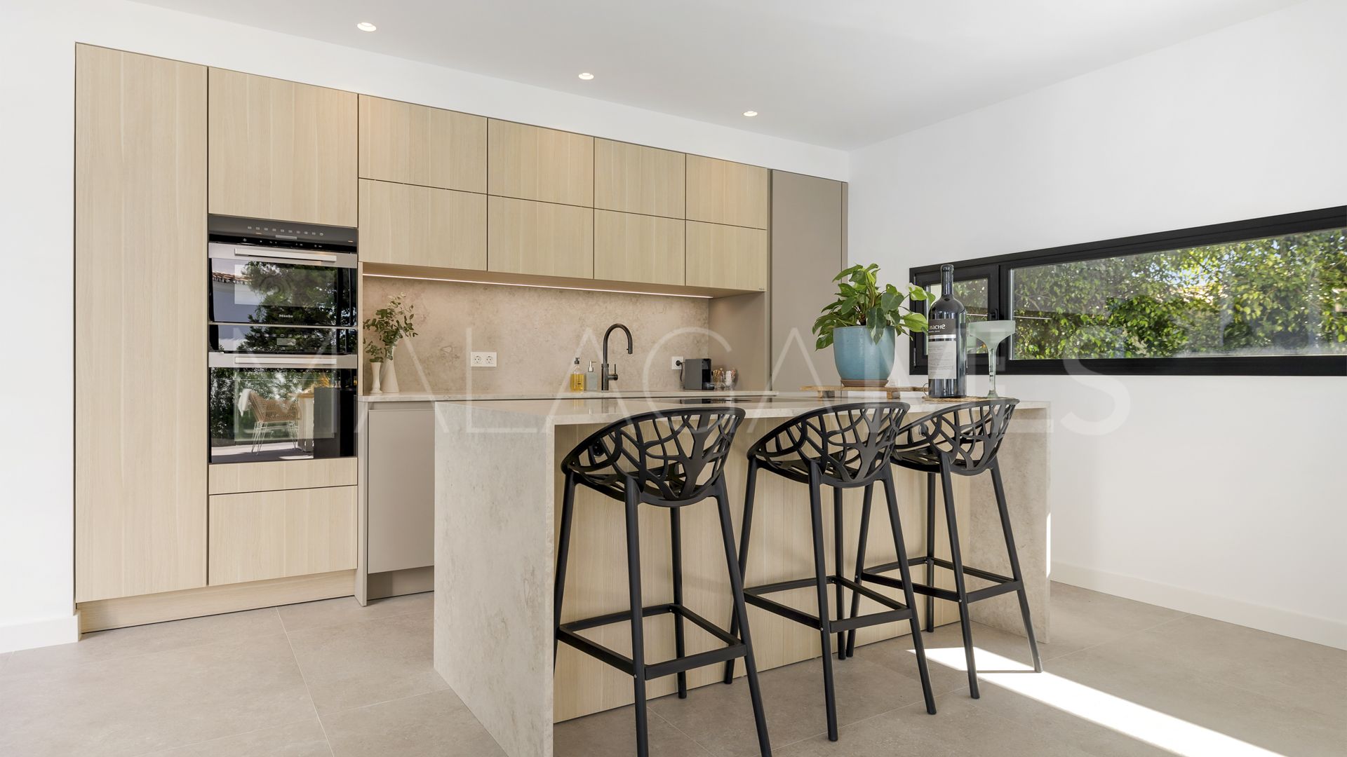 5 bedrooms villa for sale in Marbesa
