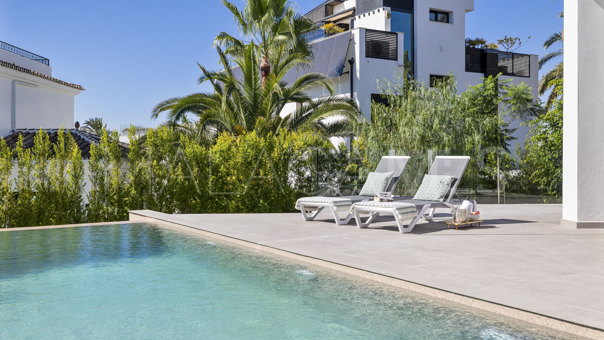 5 bedrooms villa for sale in Marbesa