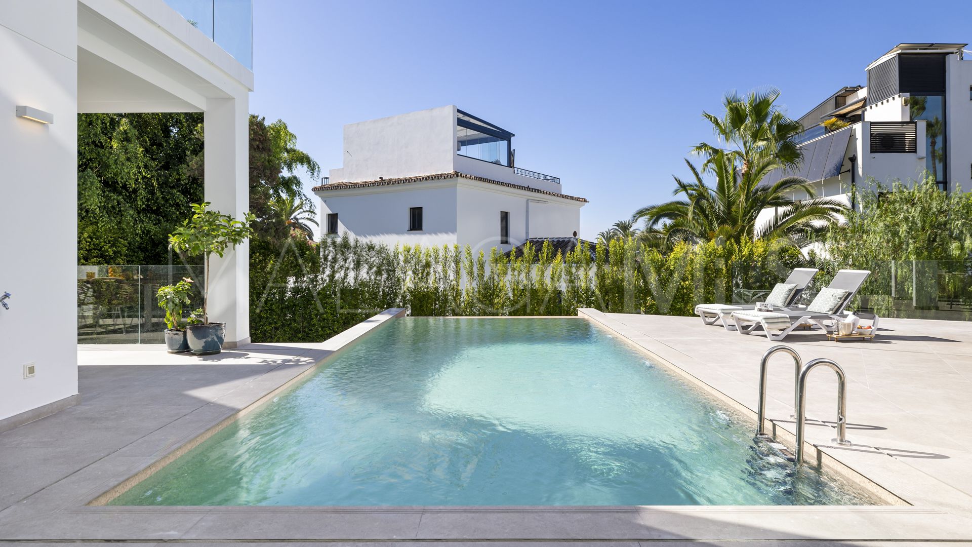 5 bedrooms villa for sale in Marbesa