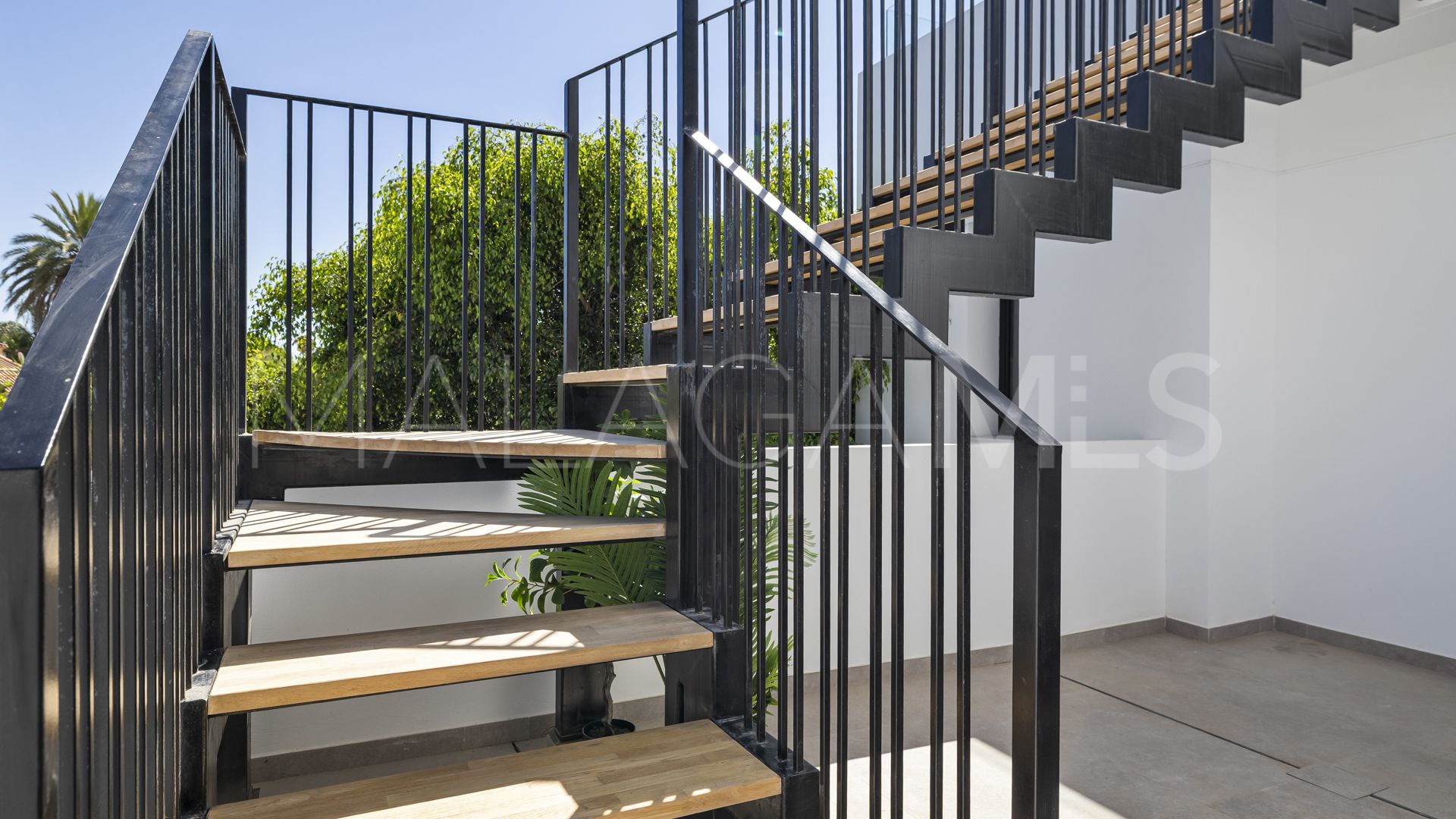 5 bedrooms villa for sale in Marbesa