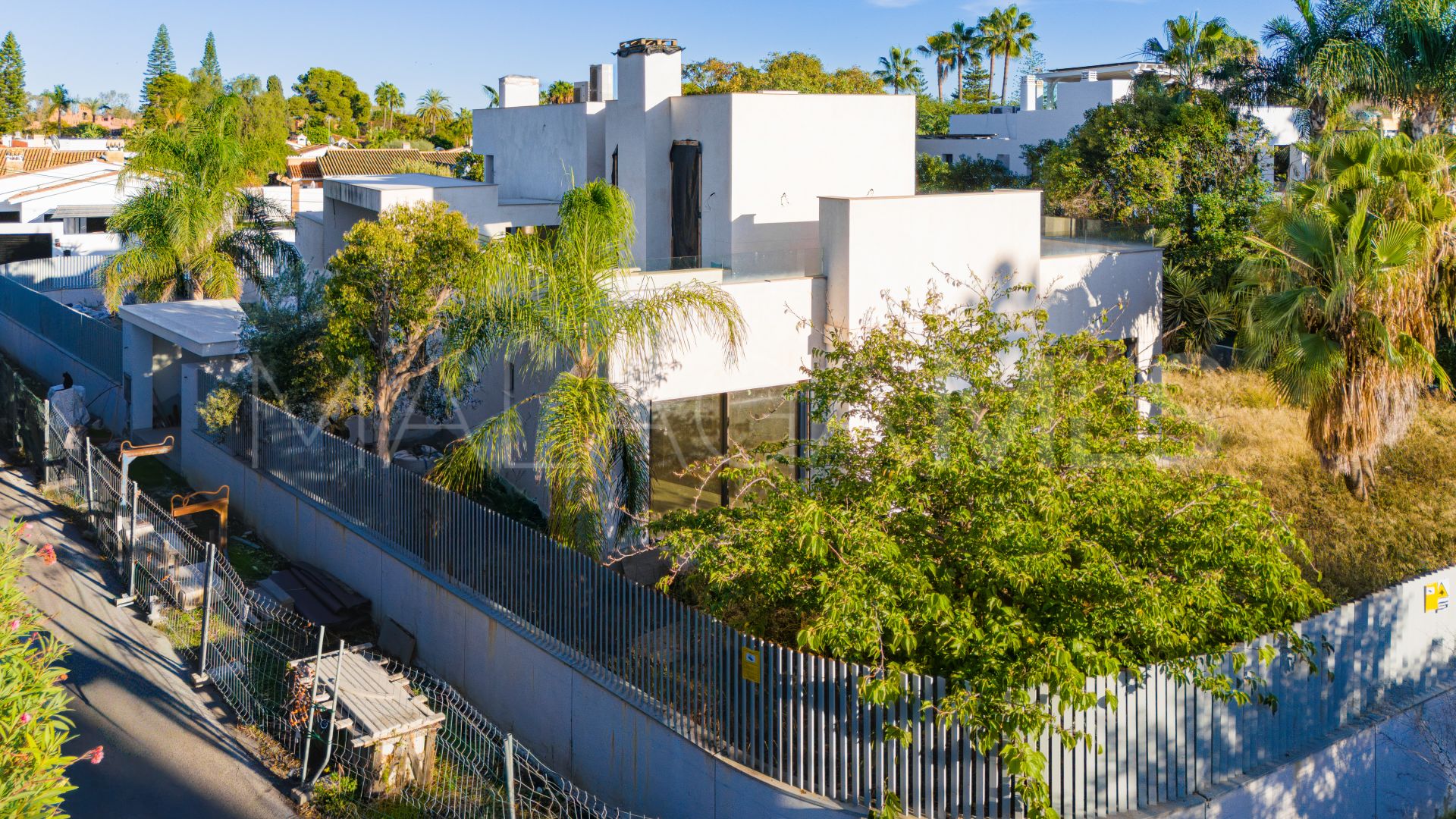 Villa for sale in Guadalmina Baja with 4 bedrooms