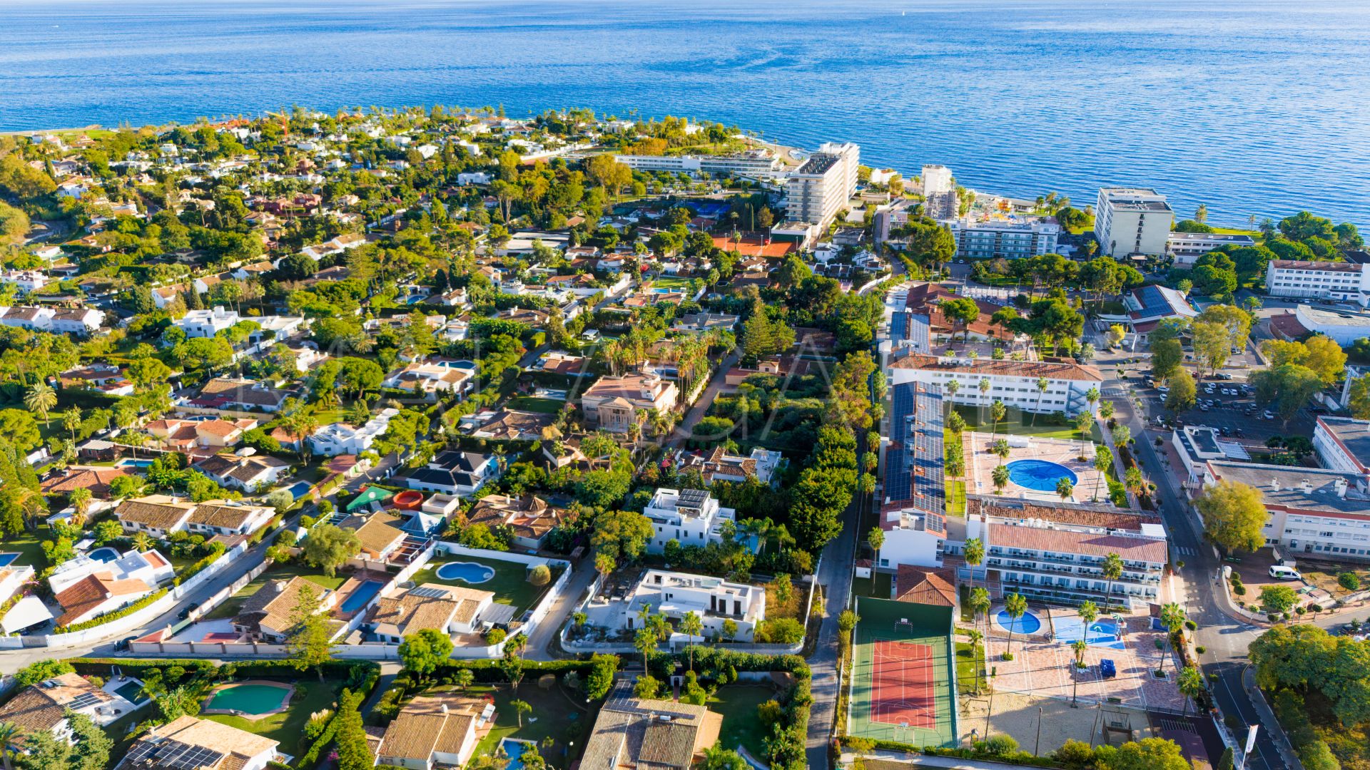 Villa for sale in Guadalmina Baja with 4 bedrooms