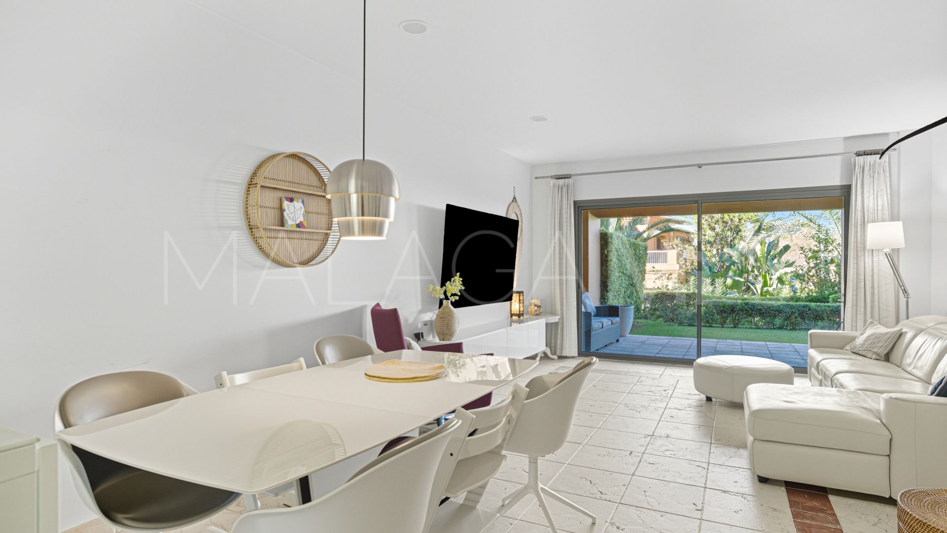 Buy apartamento planta baja in Benatalaya