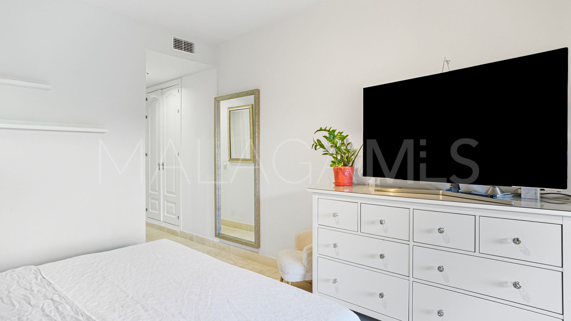 Buy apartamento planta baja in Benatalaya