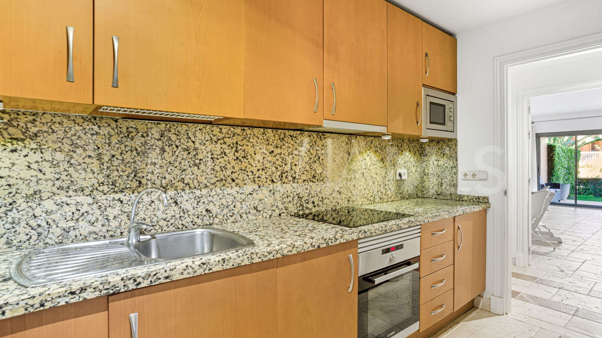 Buy apartamento planta baja in Benatalaya