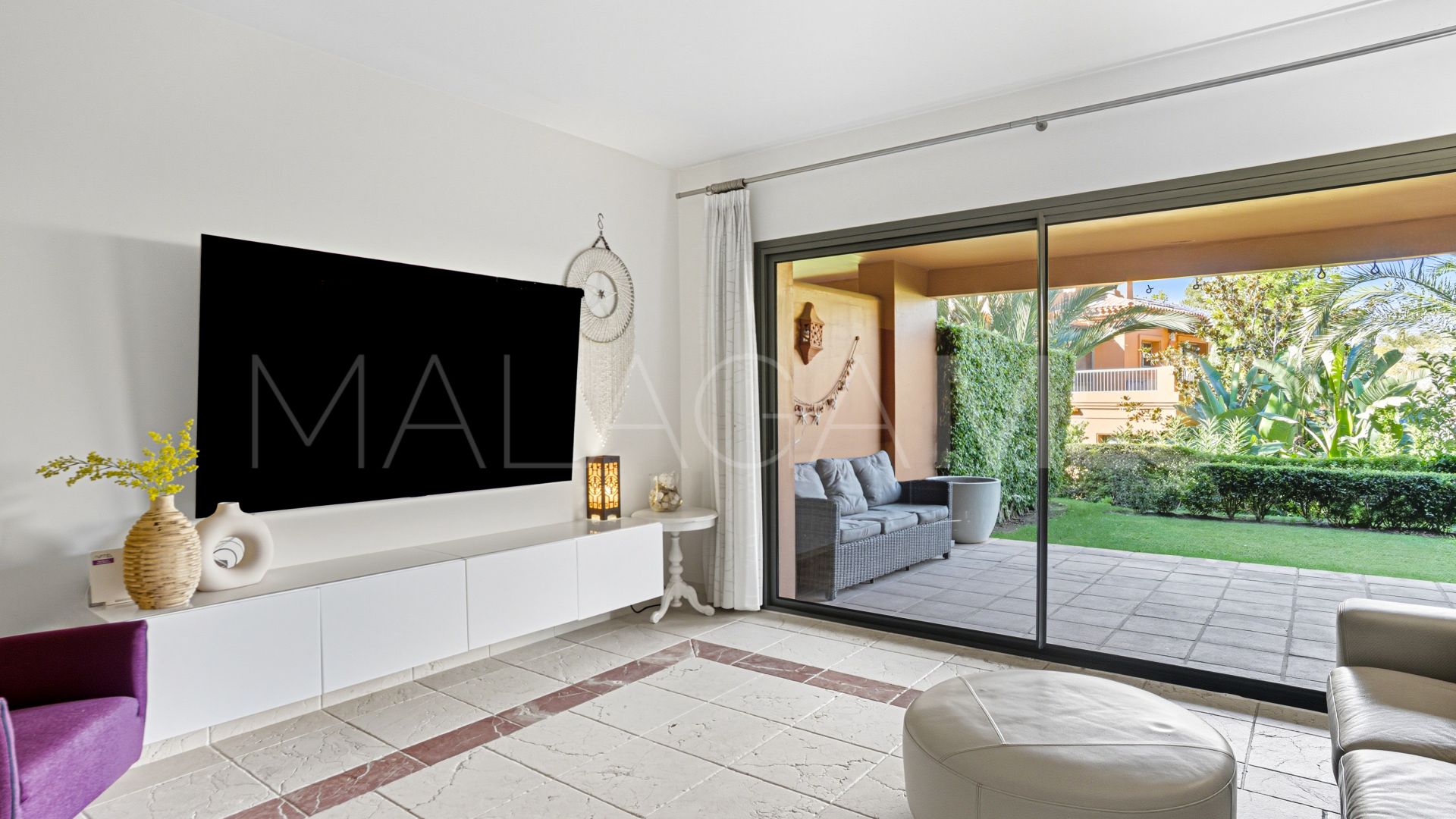 Buy apartamento planta baja in Benatalaya