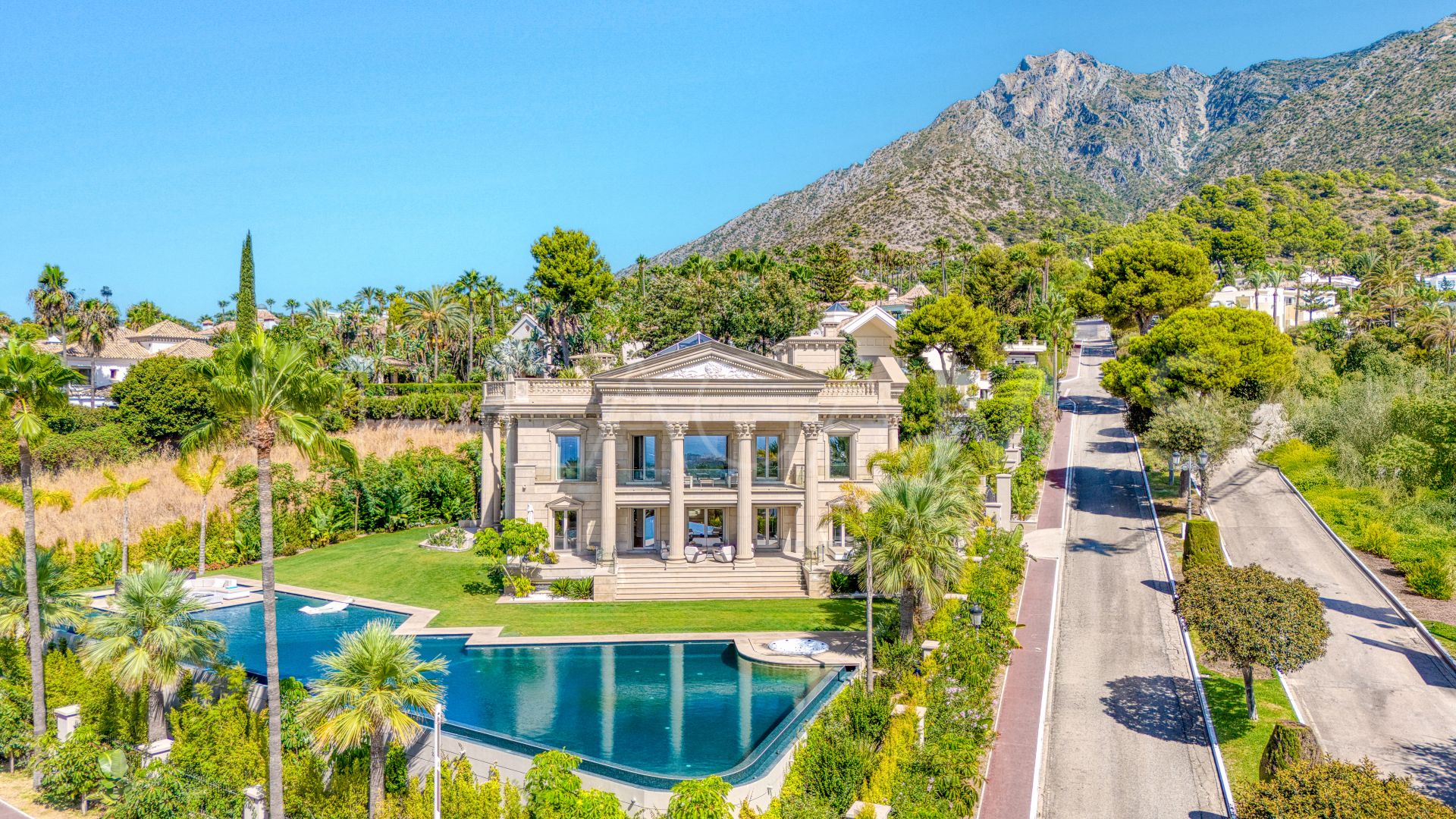 Villa for sale in Sierra Blanca
