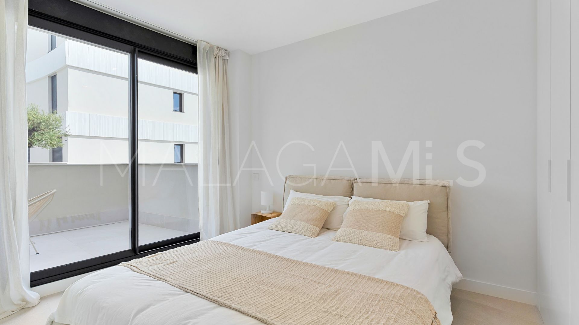Apartamento planta baja a la venta in Estepona Este