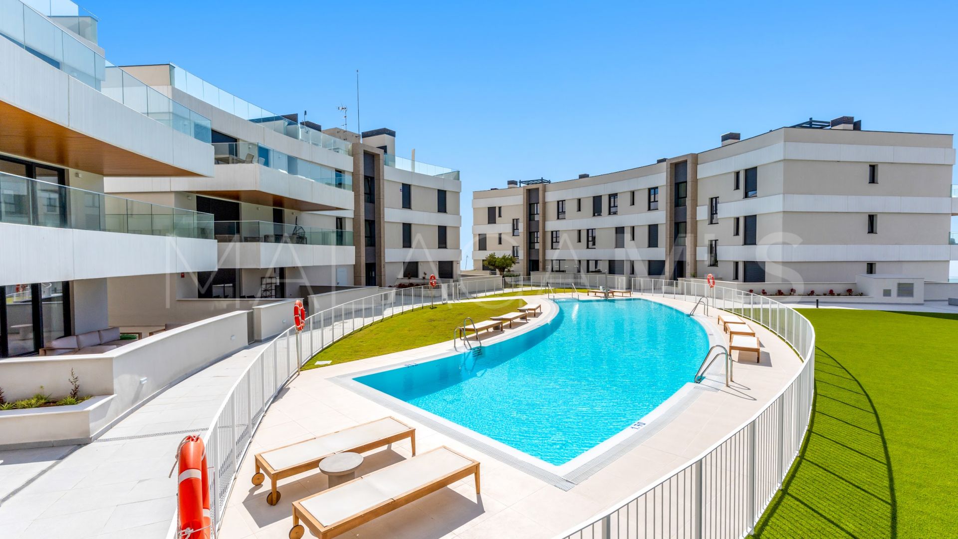 Apartamento planta baja a la venta in Estepona Este