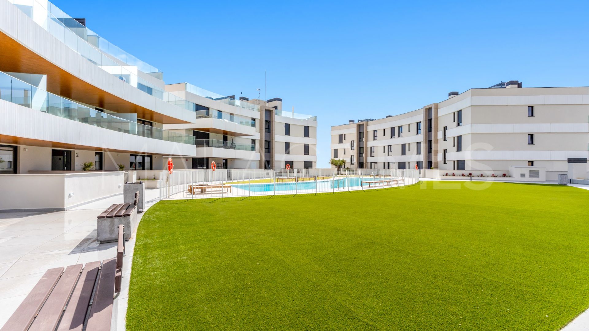 Apartamento planta baja a la venta in Estepona Este