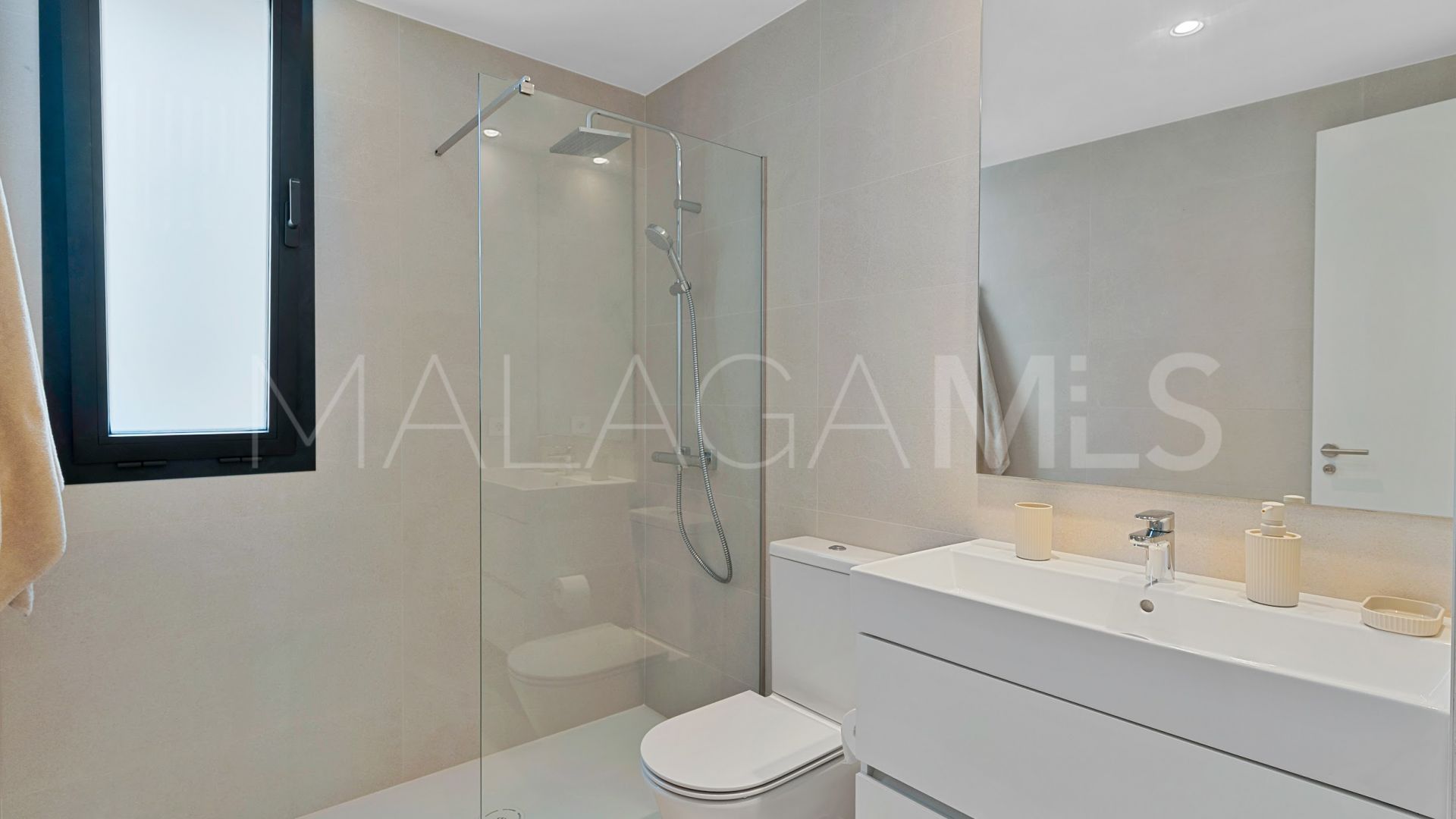 Apartamento planta baja a la venta in Estepona Este
