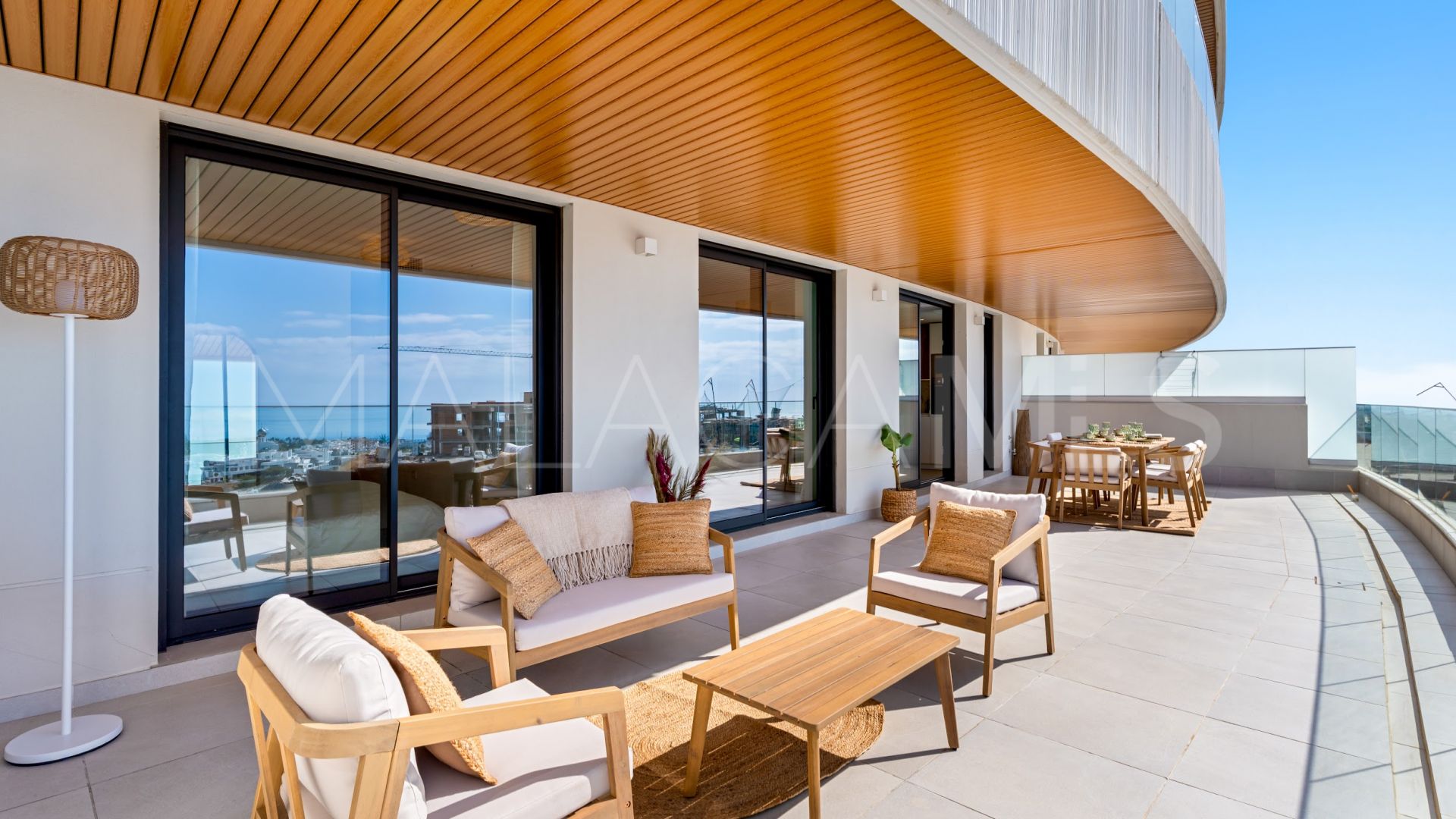 Apartamento planta baja a la venta in Estepona Este