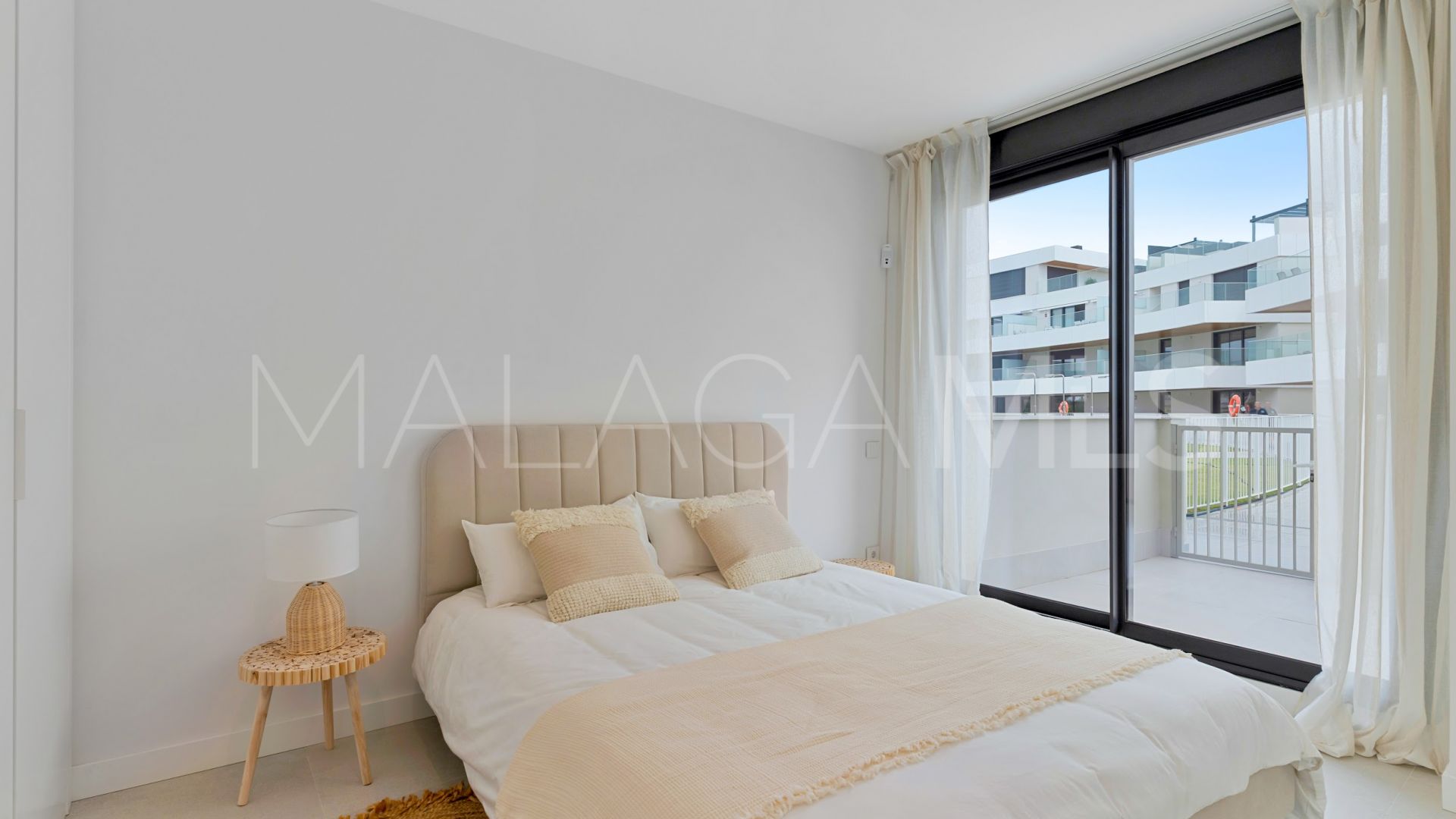 Apartamento planta baja a la venta in Estepona Este