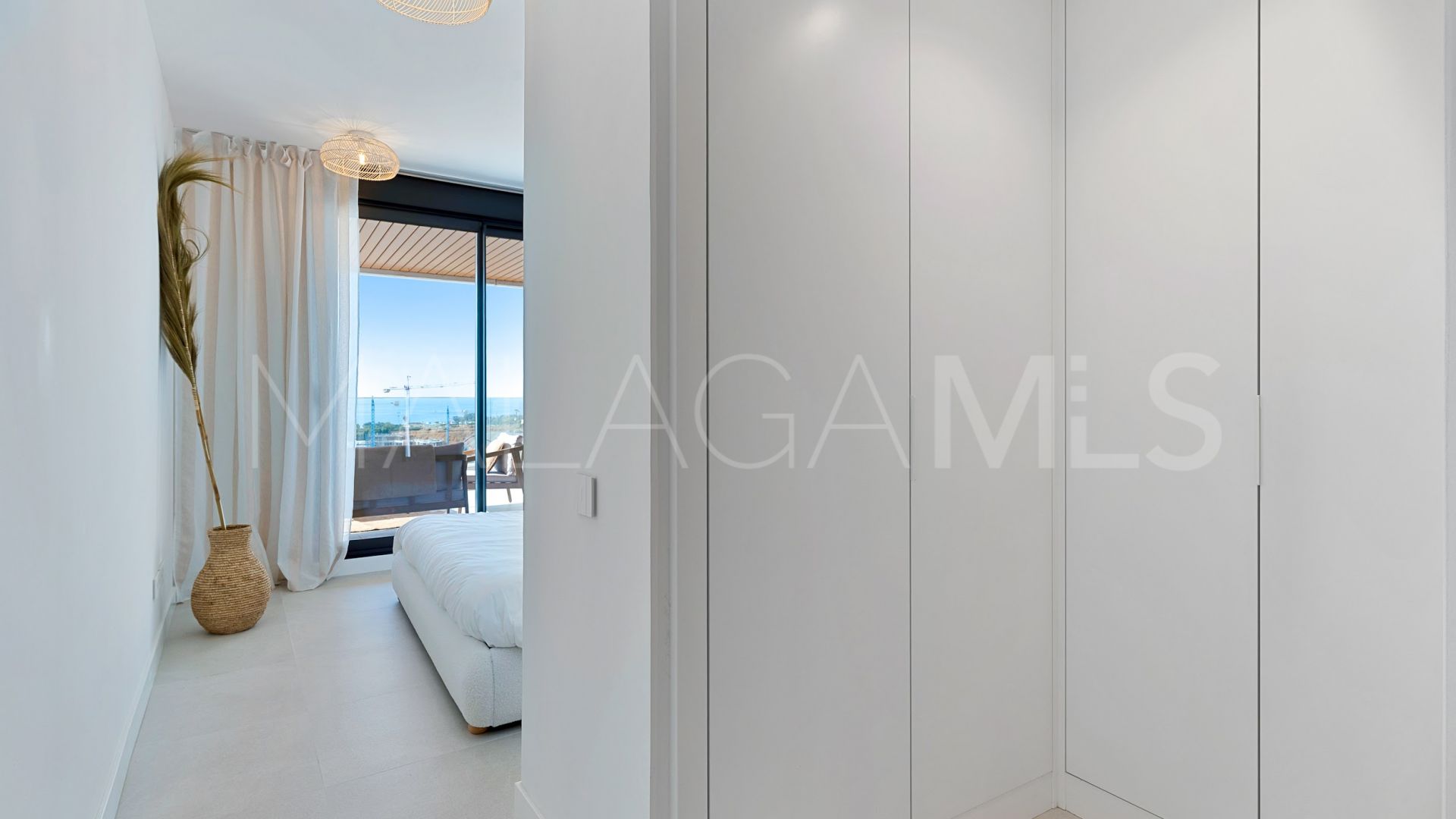 Apartamento planta baja a la venta in Estepona Este