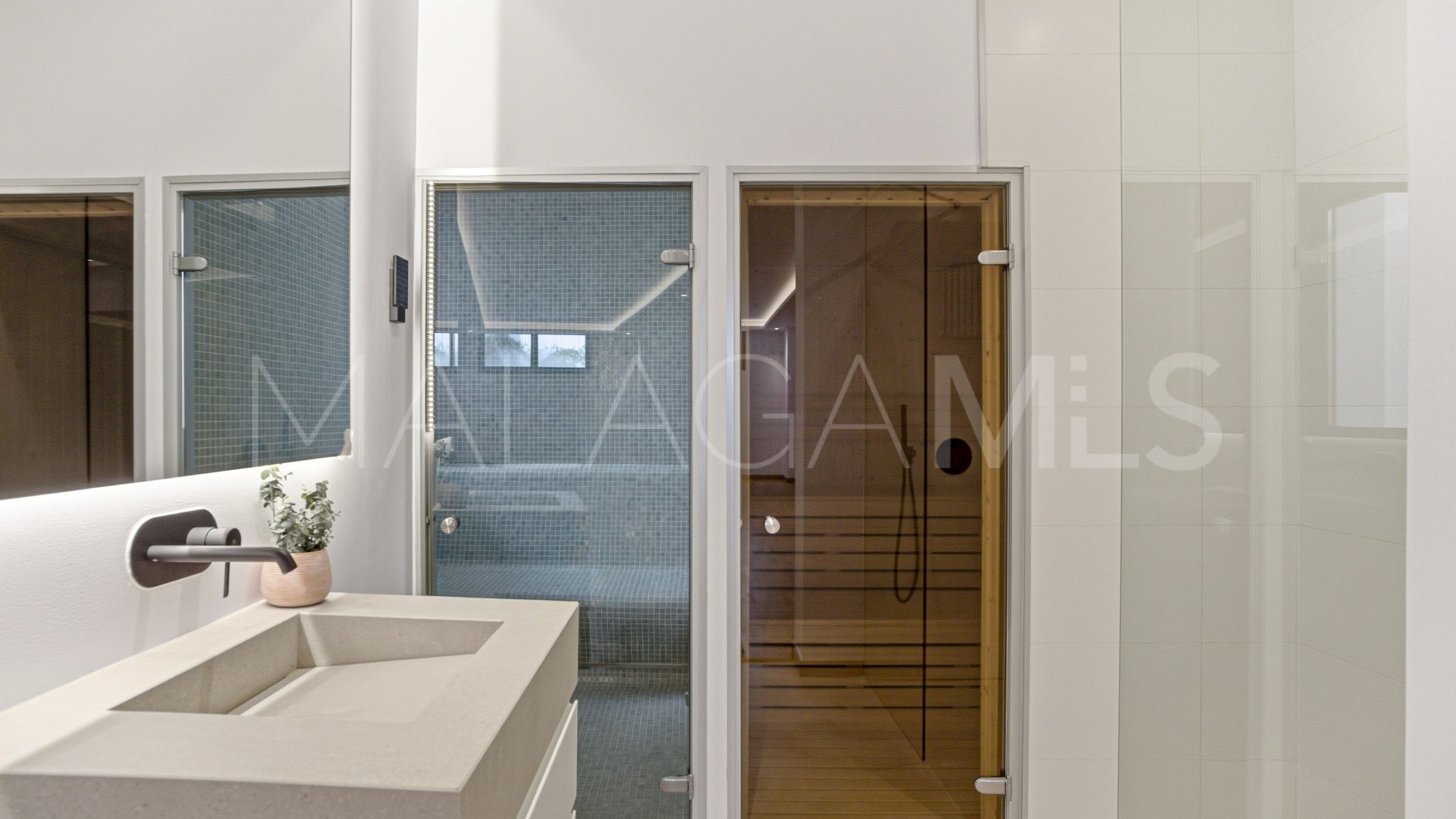 Villa for sale in Marbella Golden Mile