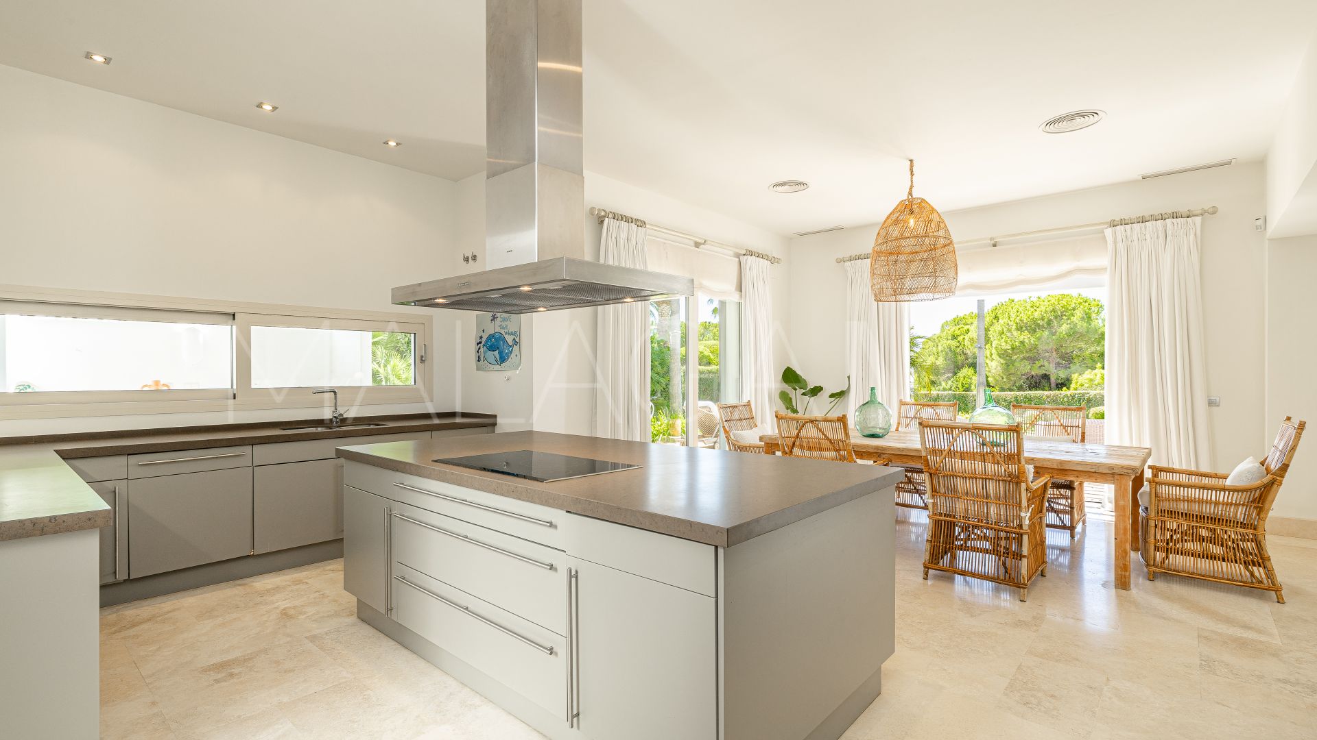 For sale villa with 4 bedrooms in Finca Cortesin