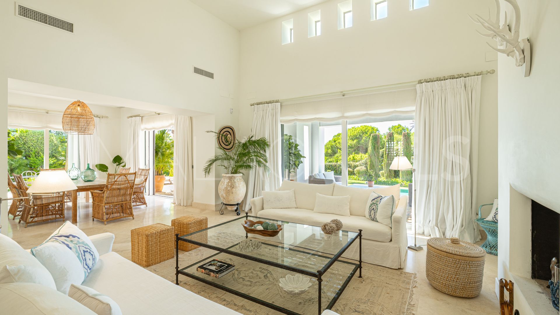 For sale villa with 4 bedrooms in Finca Cortesin