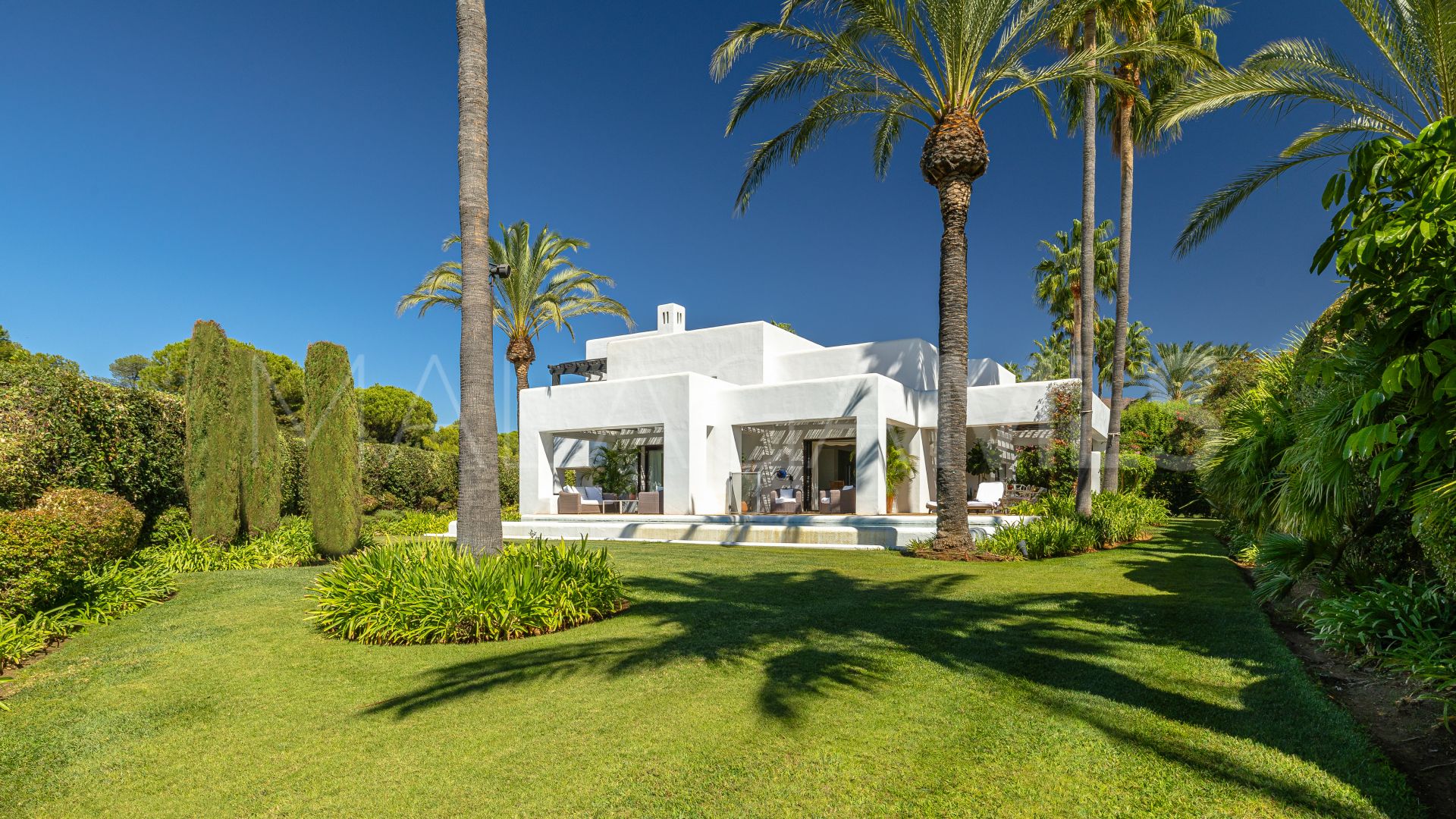 For sale villa with 4 bedrooms in Finca Cortesin