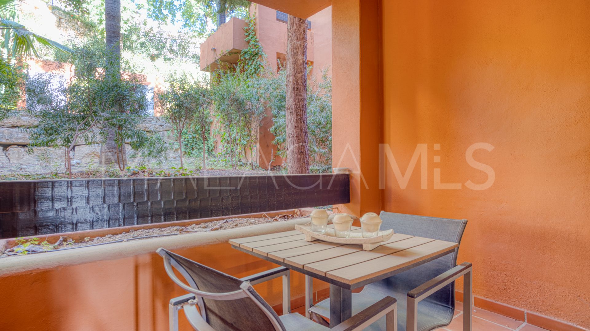 Apartamento planta baja with 2 bedrooms for sale in Alminar de Marbella