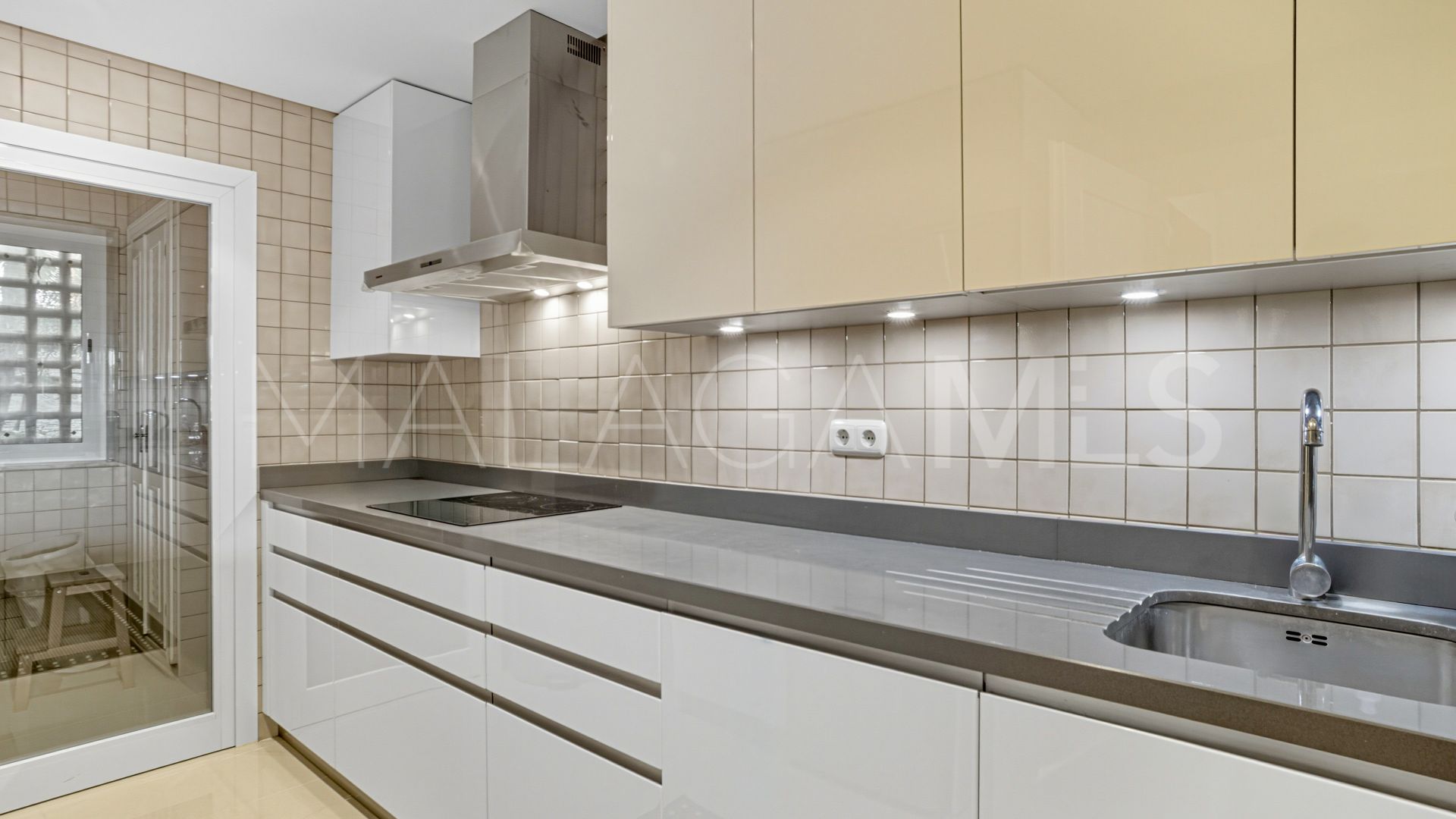 Apartamento planta baja with 2 bedrooms for sale in Alminar de Marbella
