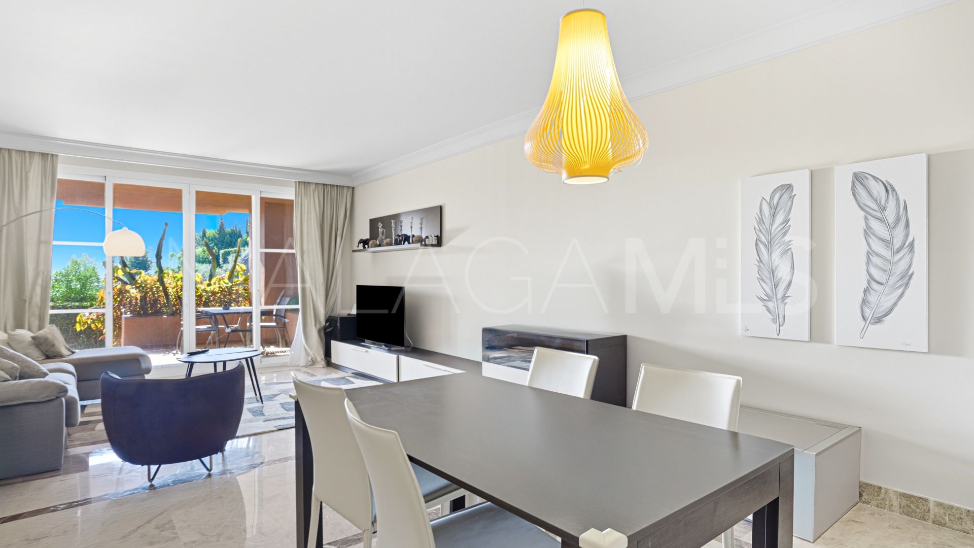 Apartamento planta baja with 2 bedrooms for sale in Alminar de Marbella