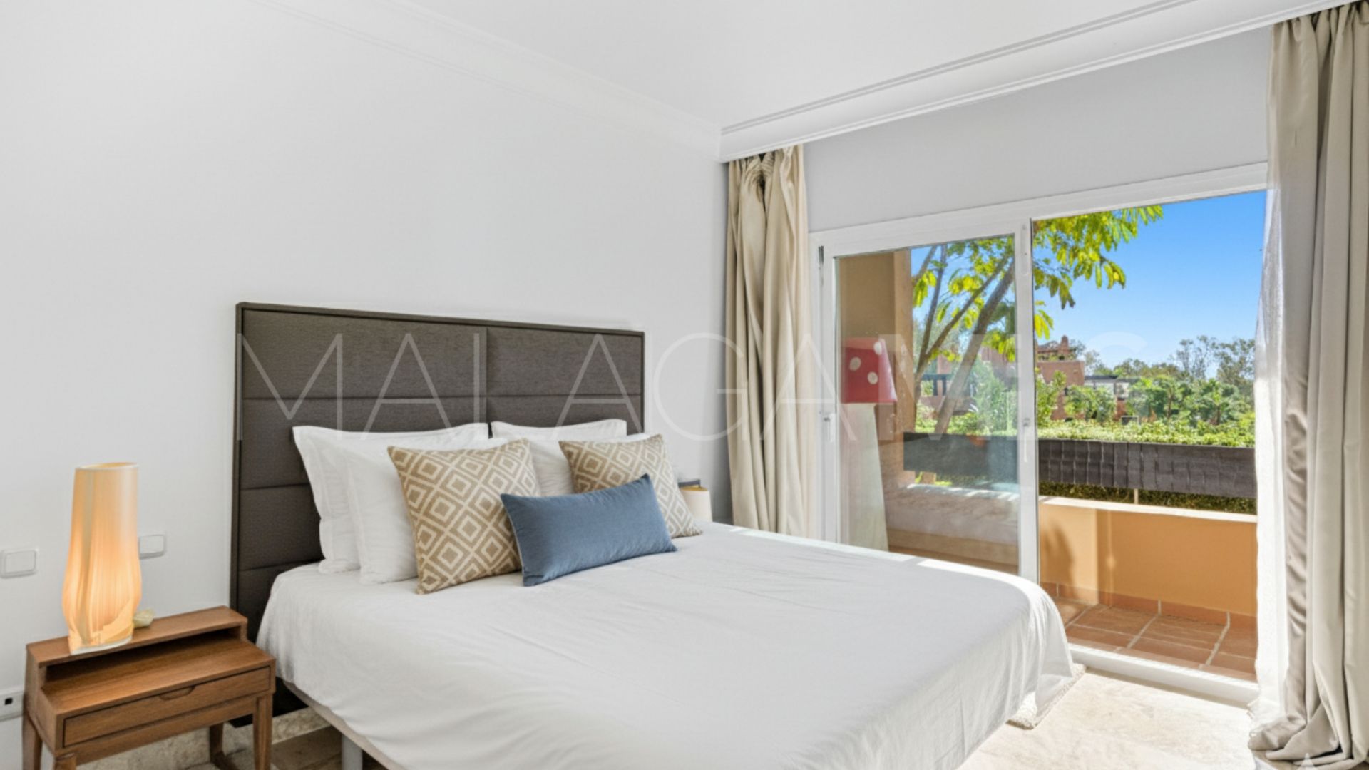 Apartamento planta baja with 2 bedrooms for sale in Alminar de Marbella