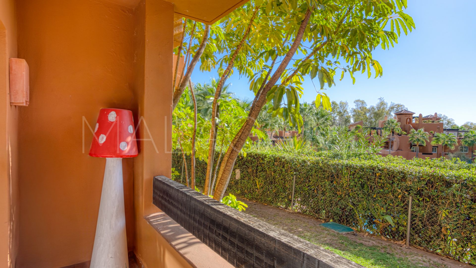 Apartamento planta baja with 2 bedrooms for sale in Alminar de Marbella