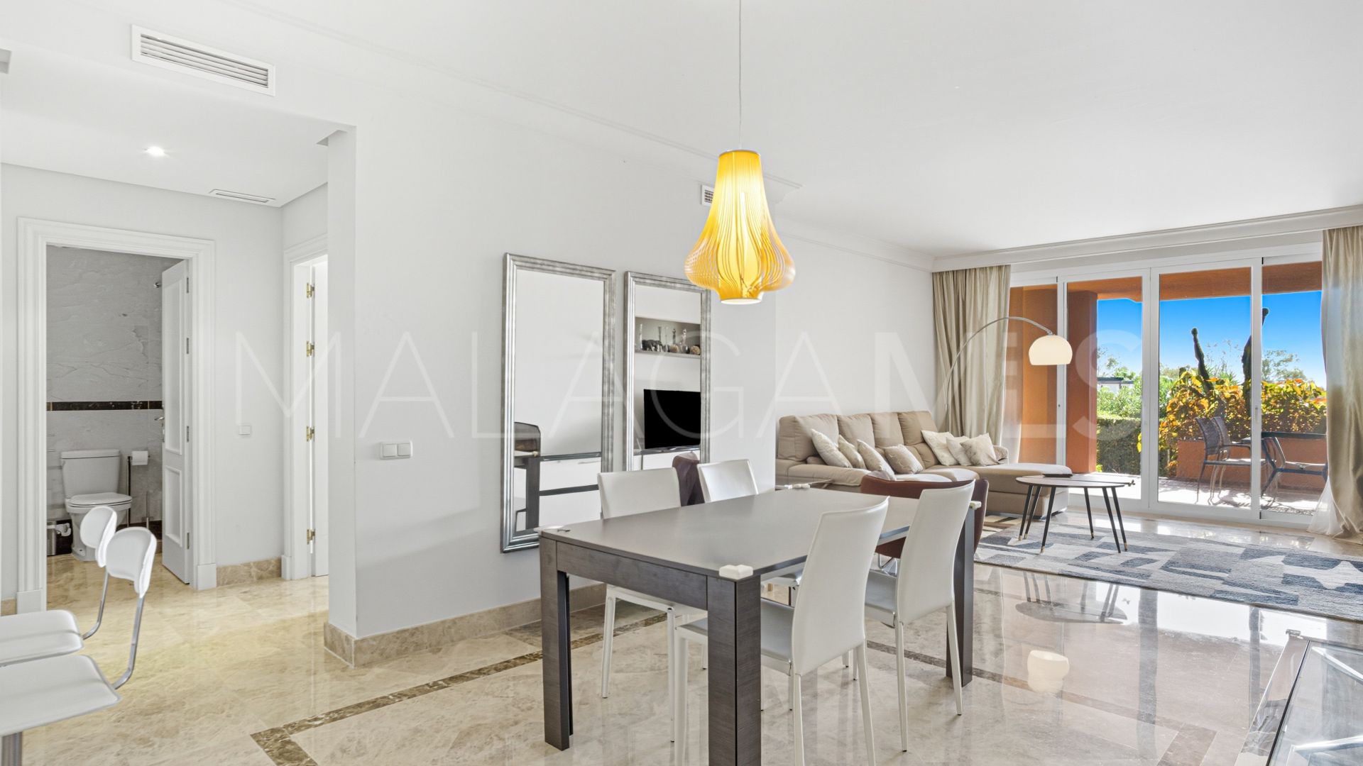 Apartamento planta baja with 2 bedrooms for sale in Alminar de Marbella
