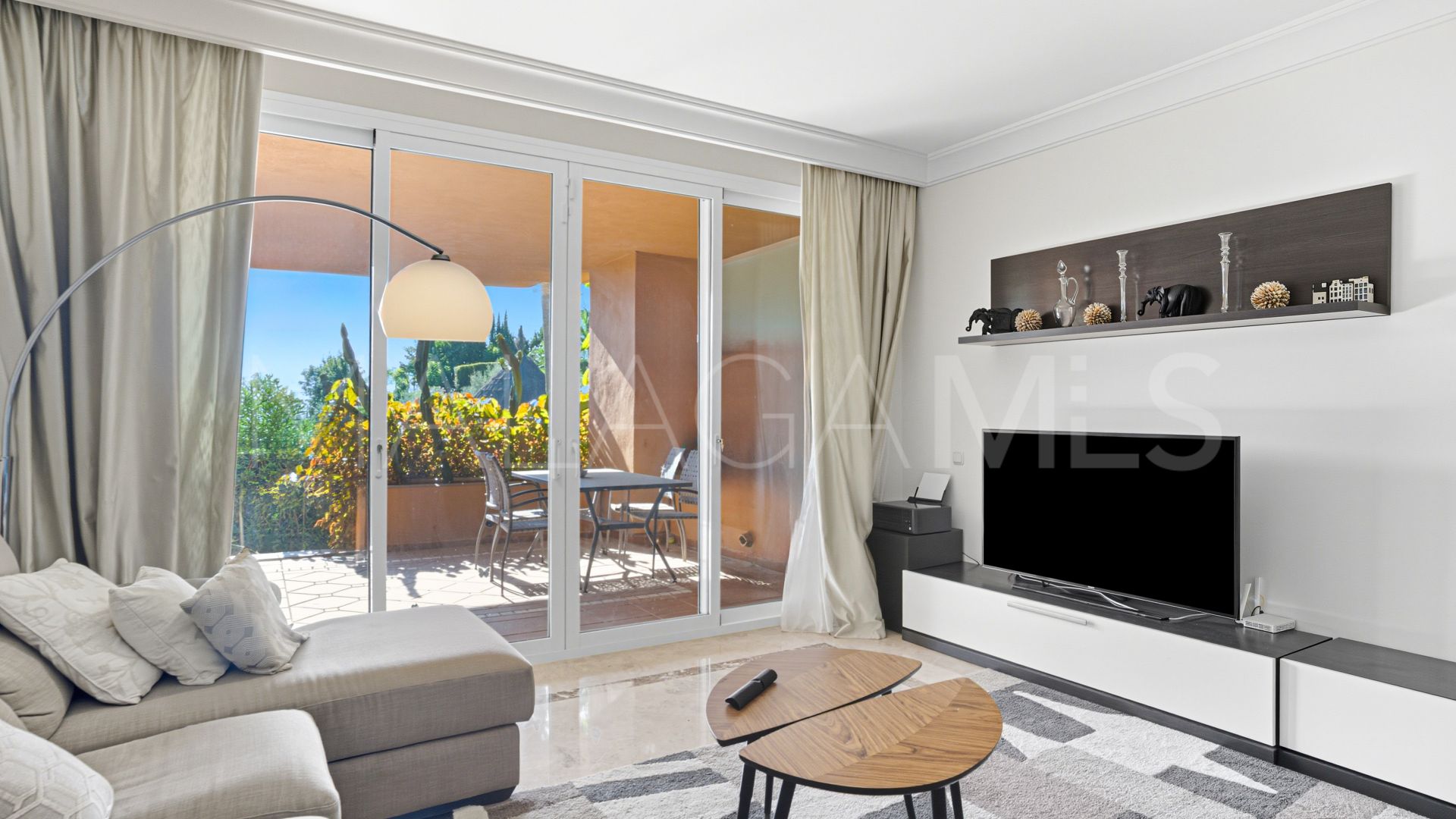Apartamento planta baja with 2 bedrooms for sale in Alminar de Marbella