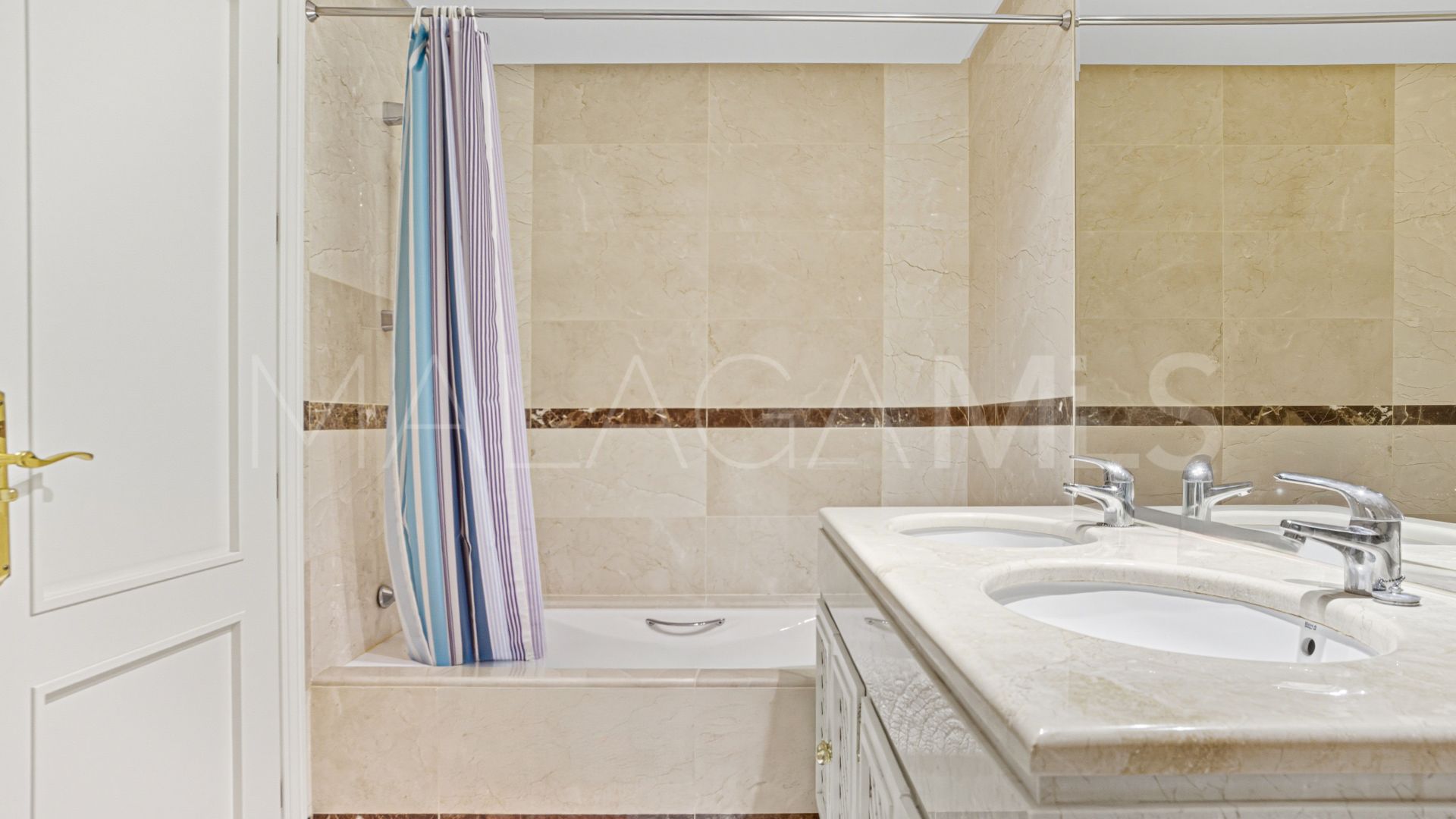 Apartamento planta baja with 2 bedrooms for sale in Alminar de Marbella