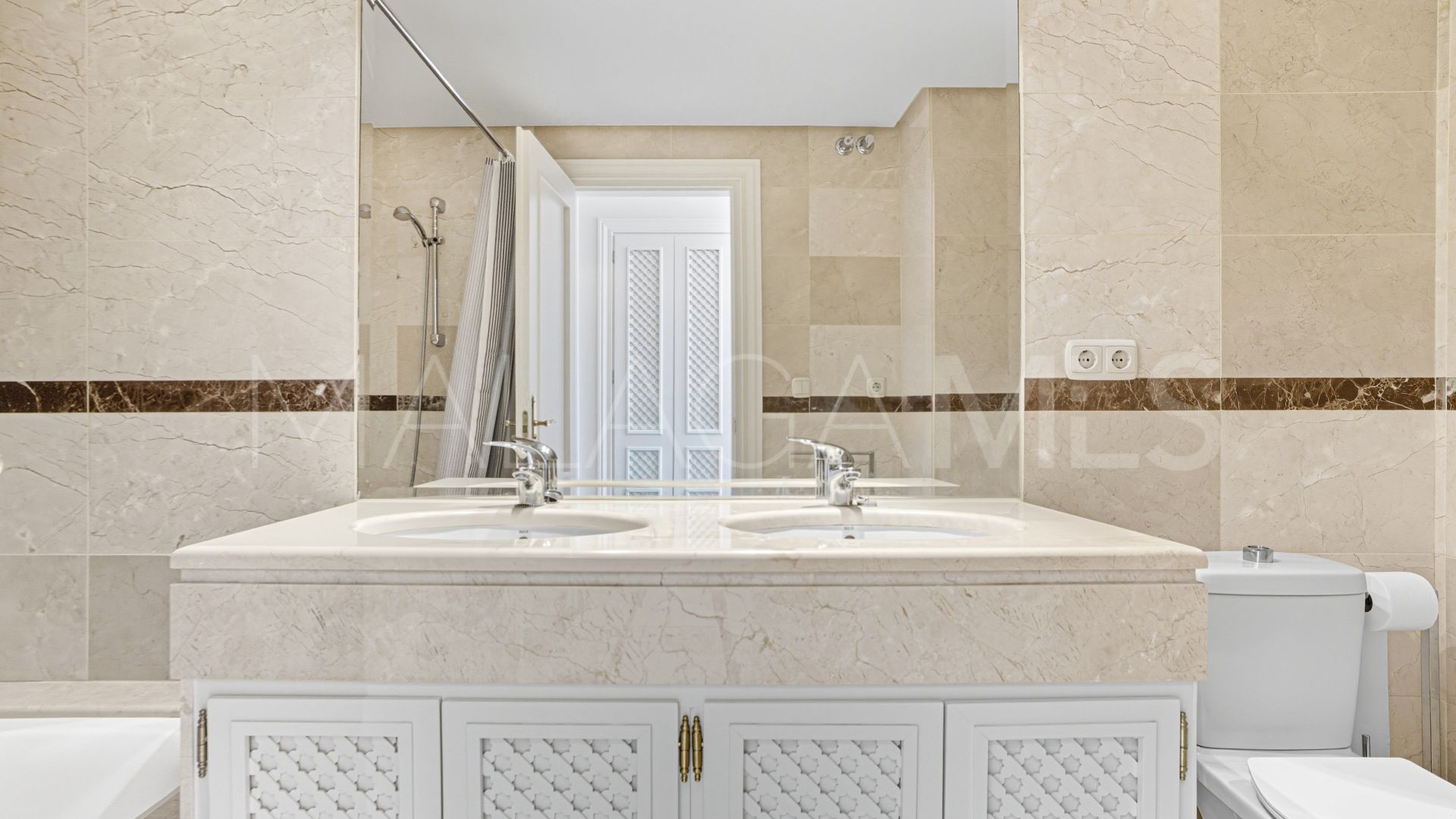 Apartamento planta baja with 2 bedrooms for sale in Alminar de Marbella
