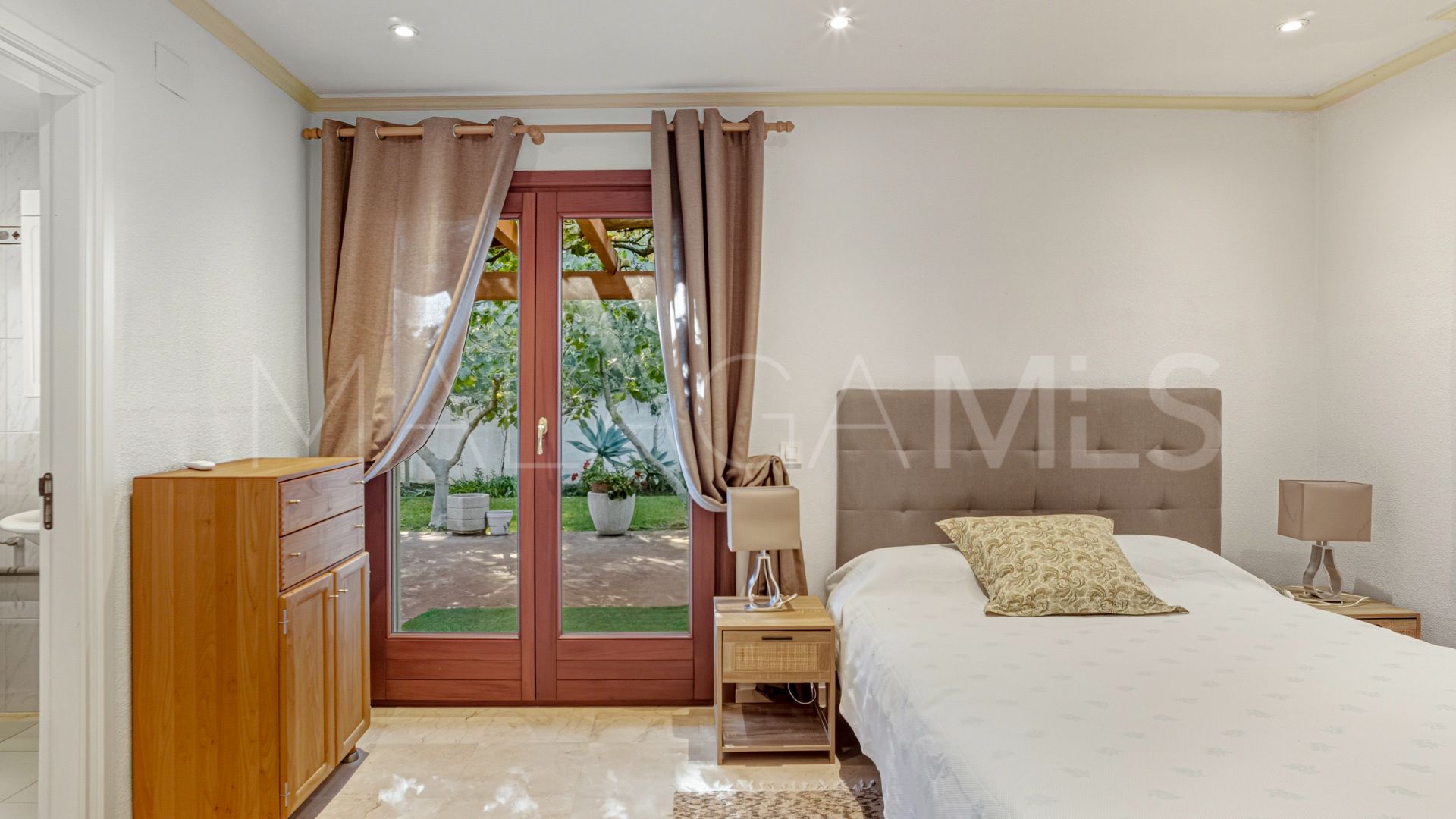 Villa for sale in New Golden Mile with 5 bedrooms