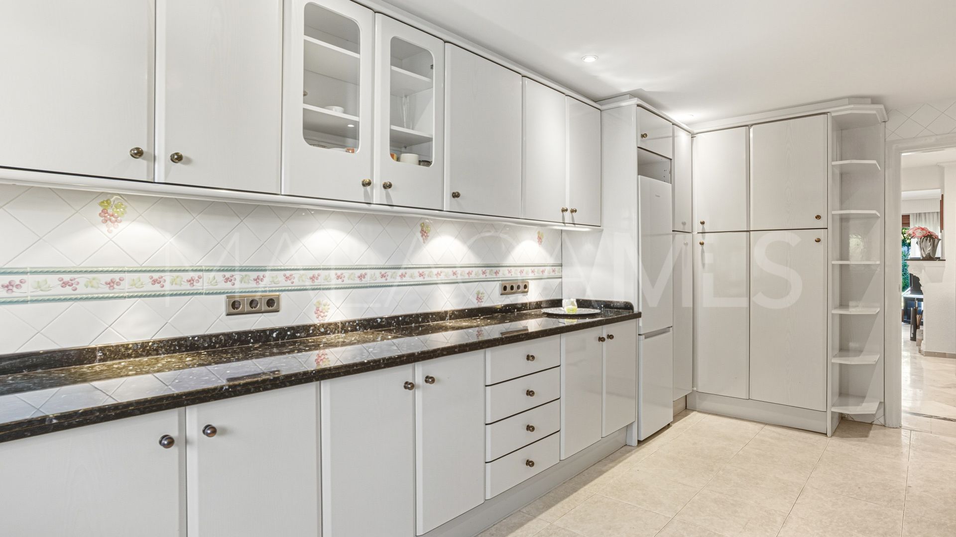 Villa for sale in New Golden Mile with 5 bedrooms